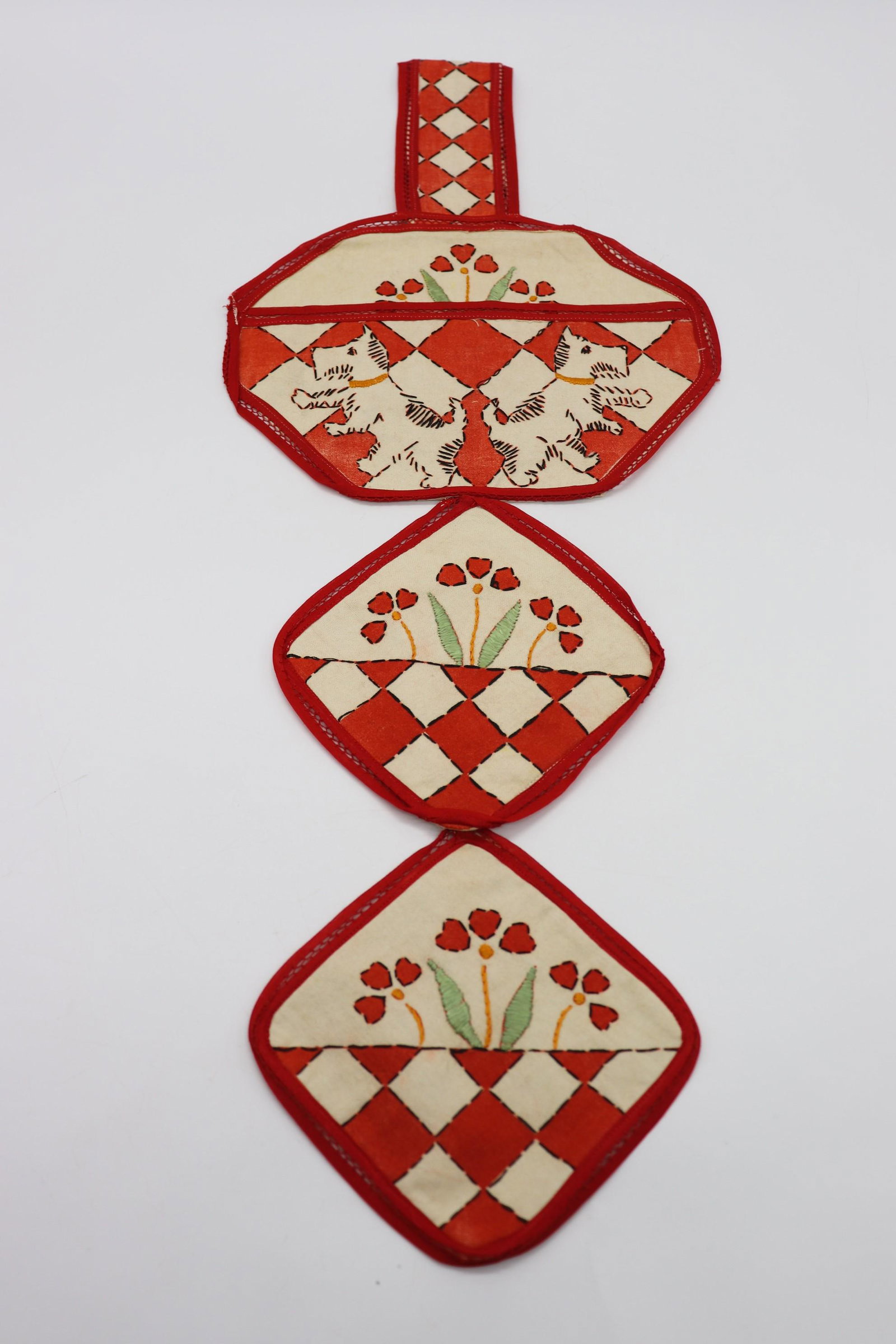 Vintage 1950's Kitchen Pot Holders & Pouch (1 of 5)