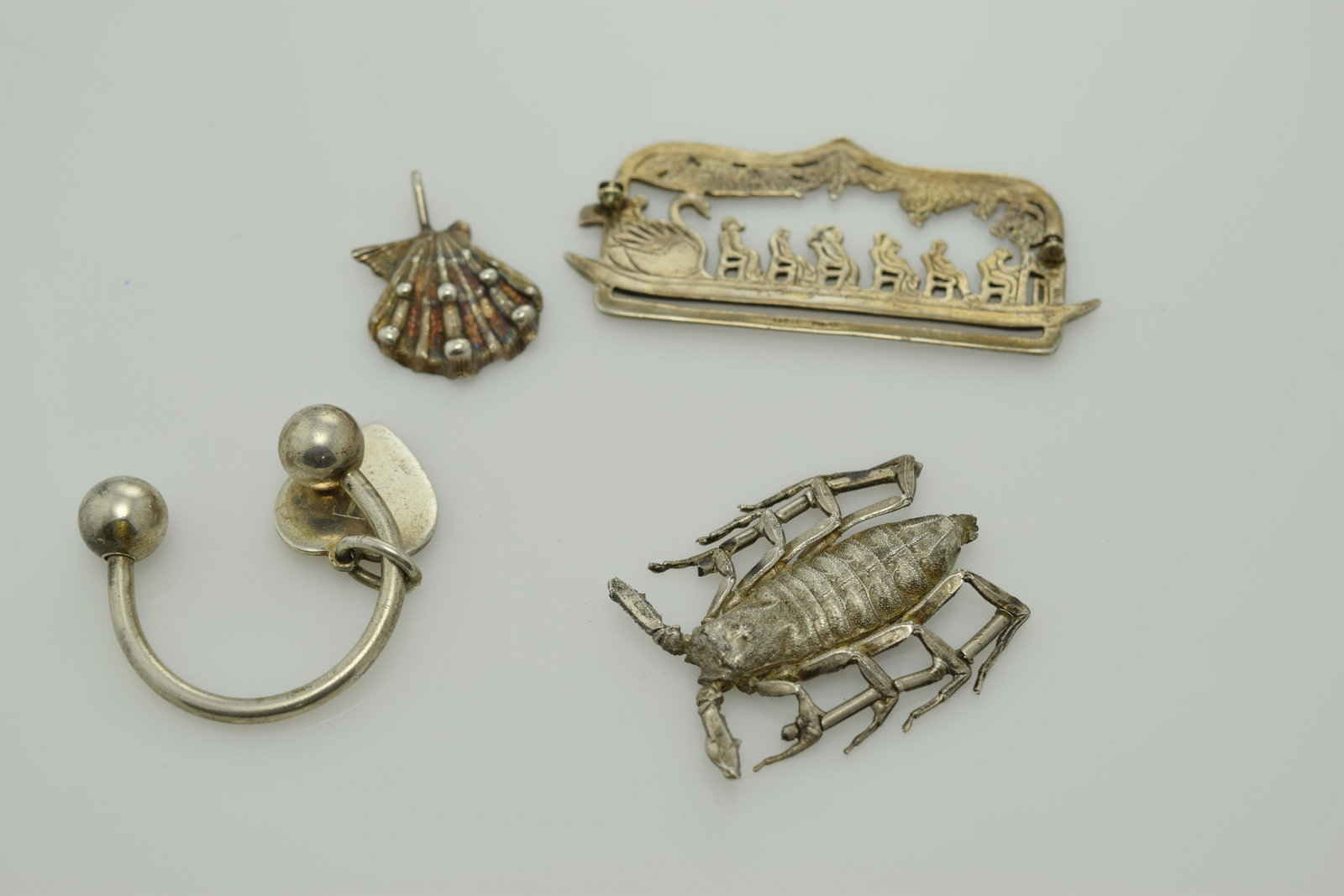 A lot of four unmatched pieces of sterling silver (1 of 2)