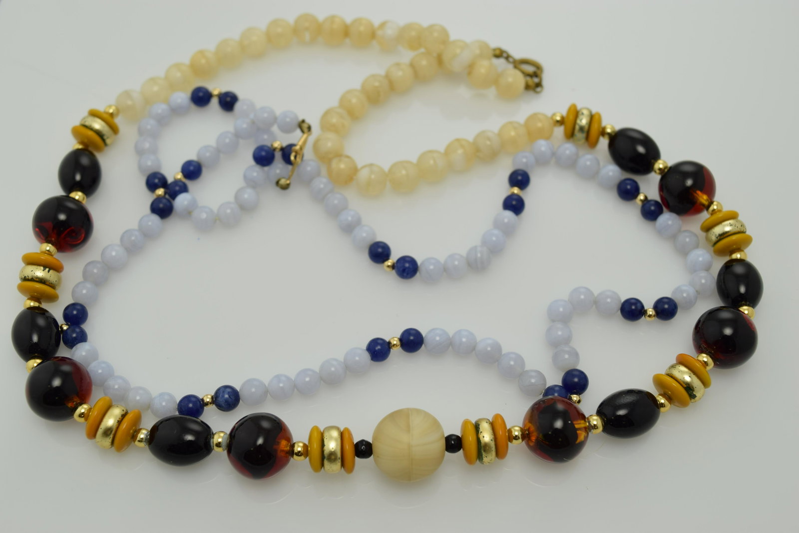 A lot of two natural stone bead necklaces. (1 of 2)