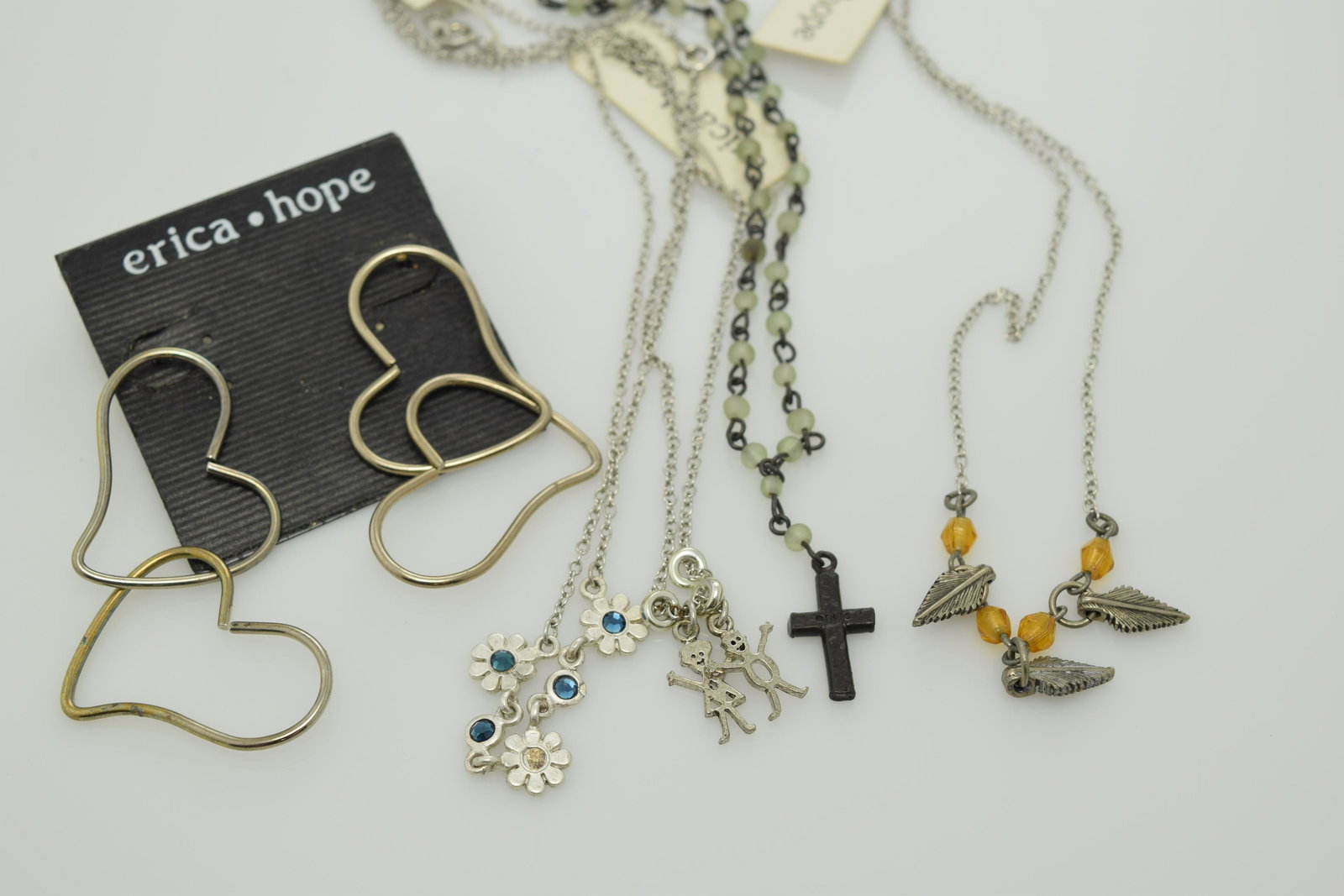 A lot of five pieces of Erica Hope jewelry. (1 of 2)