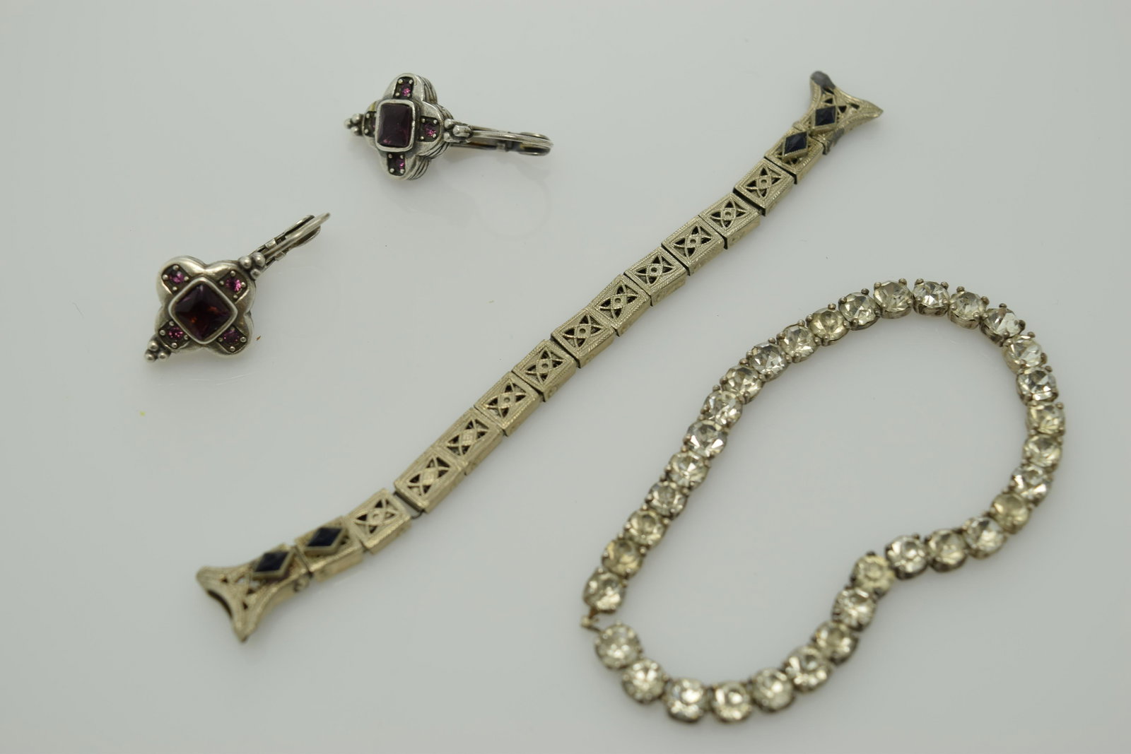 A lot of three unmatched silver tone pieces of jewelry. (1 of 3)