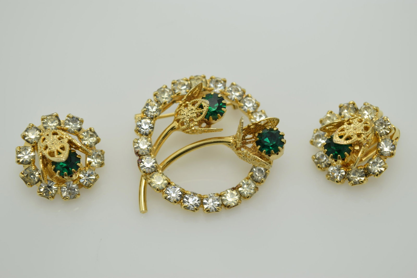 A vintage pin and earring set. (1 of 3)