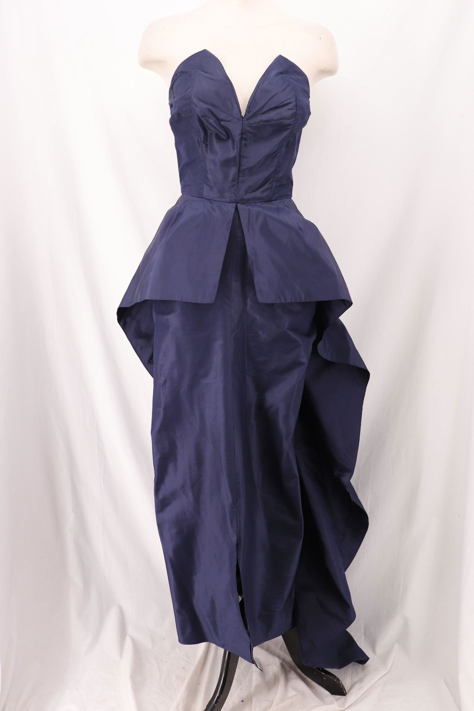 Vintage 1940's Navy Blue Taffeta Dramatic Sweet Heart (1 of 13)