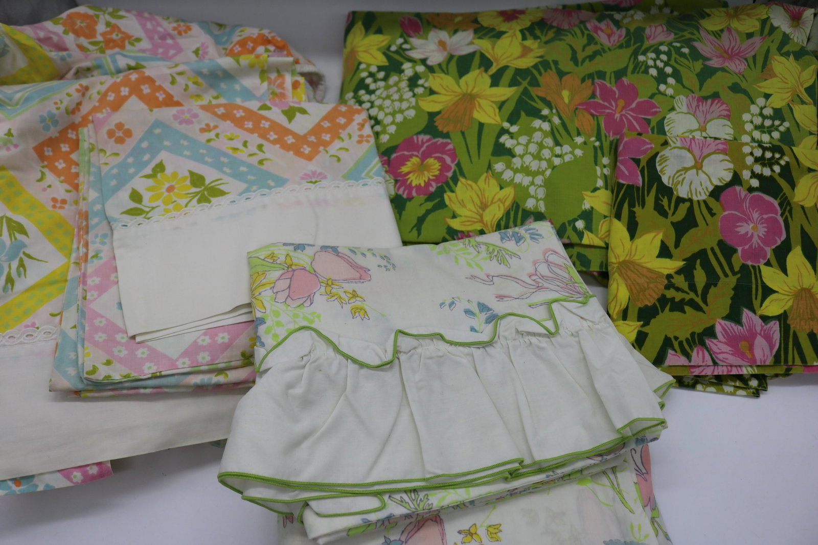 Lot of Vintage Floral Print Sheets & Pillow Cases (1 of 4)