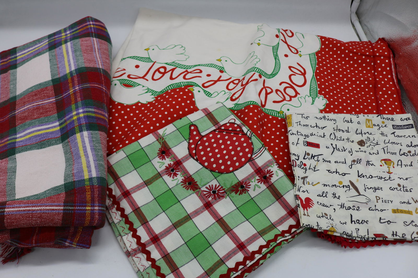 Lot of 4 Vintage Kitchen Table Cloths (1 of 15)
