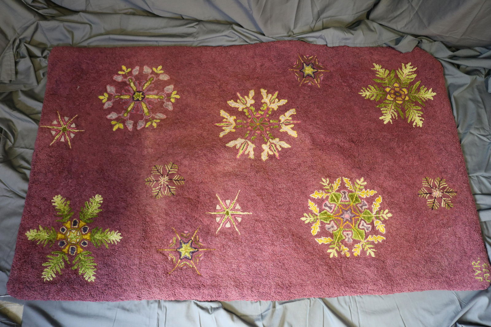 Vintage 1972 Hand Hooked Carpet (1 of 6)