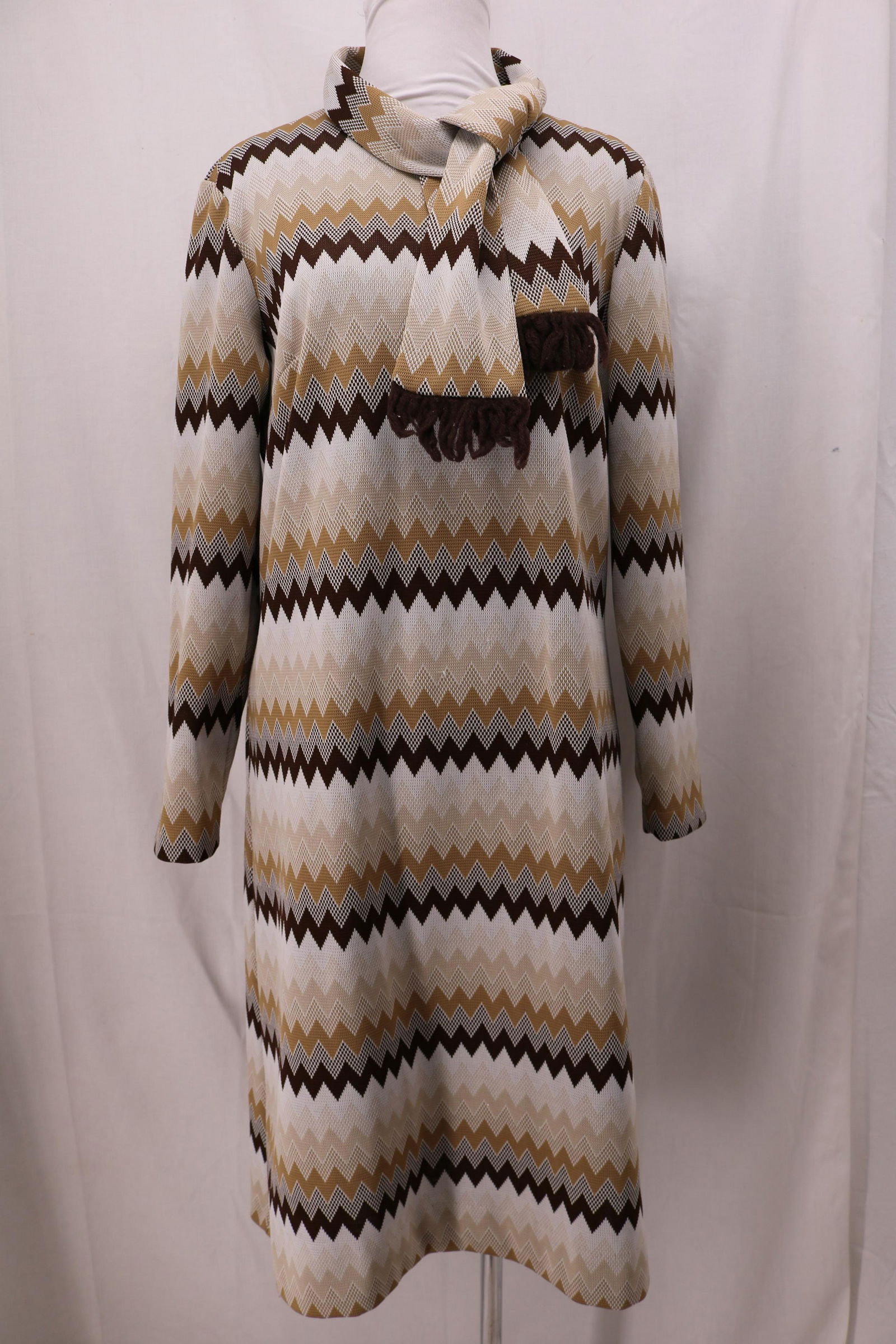 Vintage 1970's Zig Zag Shift Dress: long sleeve, round collar, poly blend, brown zig zag pattern, back zipper, matching scarf/tie waist, Approx. 40" Bust, 38" Waist, some small pulls in fabric, see photos
