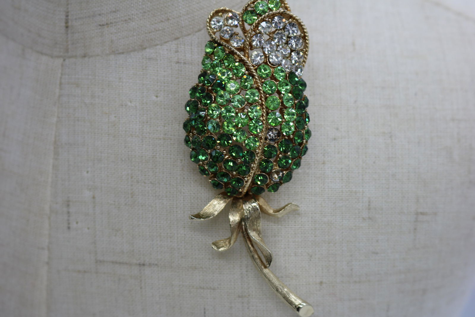 A signed Capri vintage tulip shaped pin/brooch in (1 of 1)