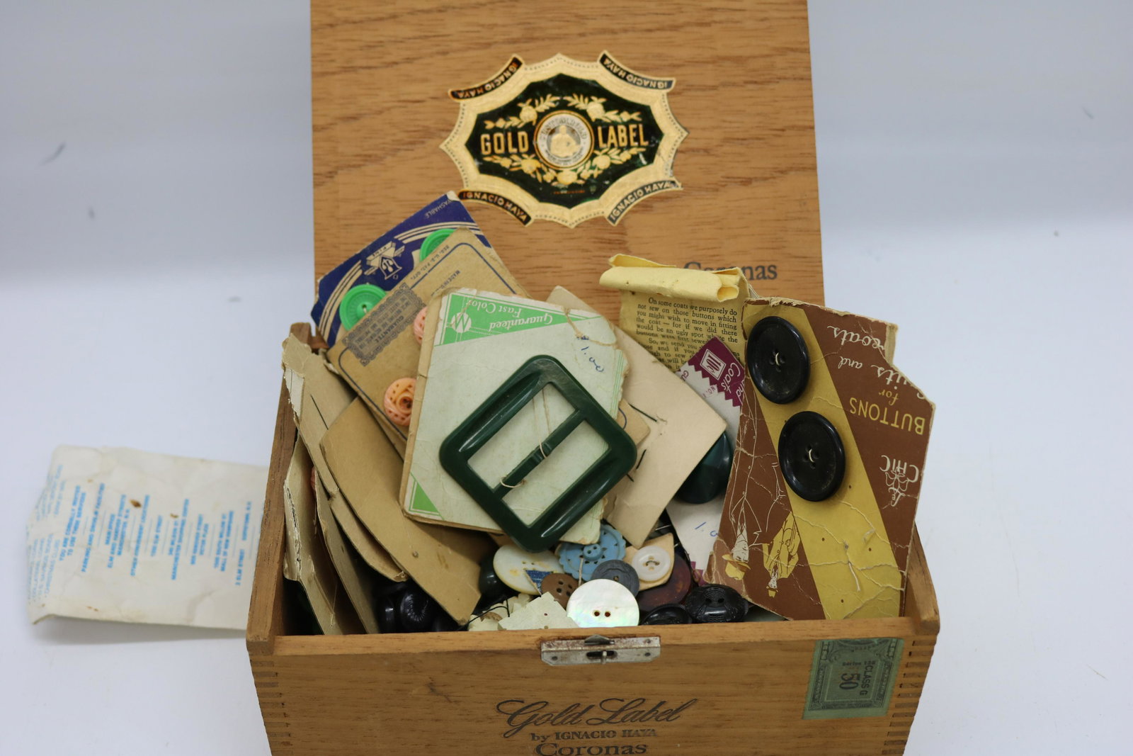 Lot of Vintage Buttons: some old stock, mother of pearl, celluloid, plastic, and more, see photos.