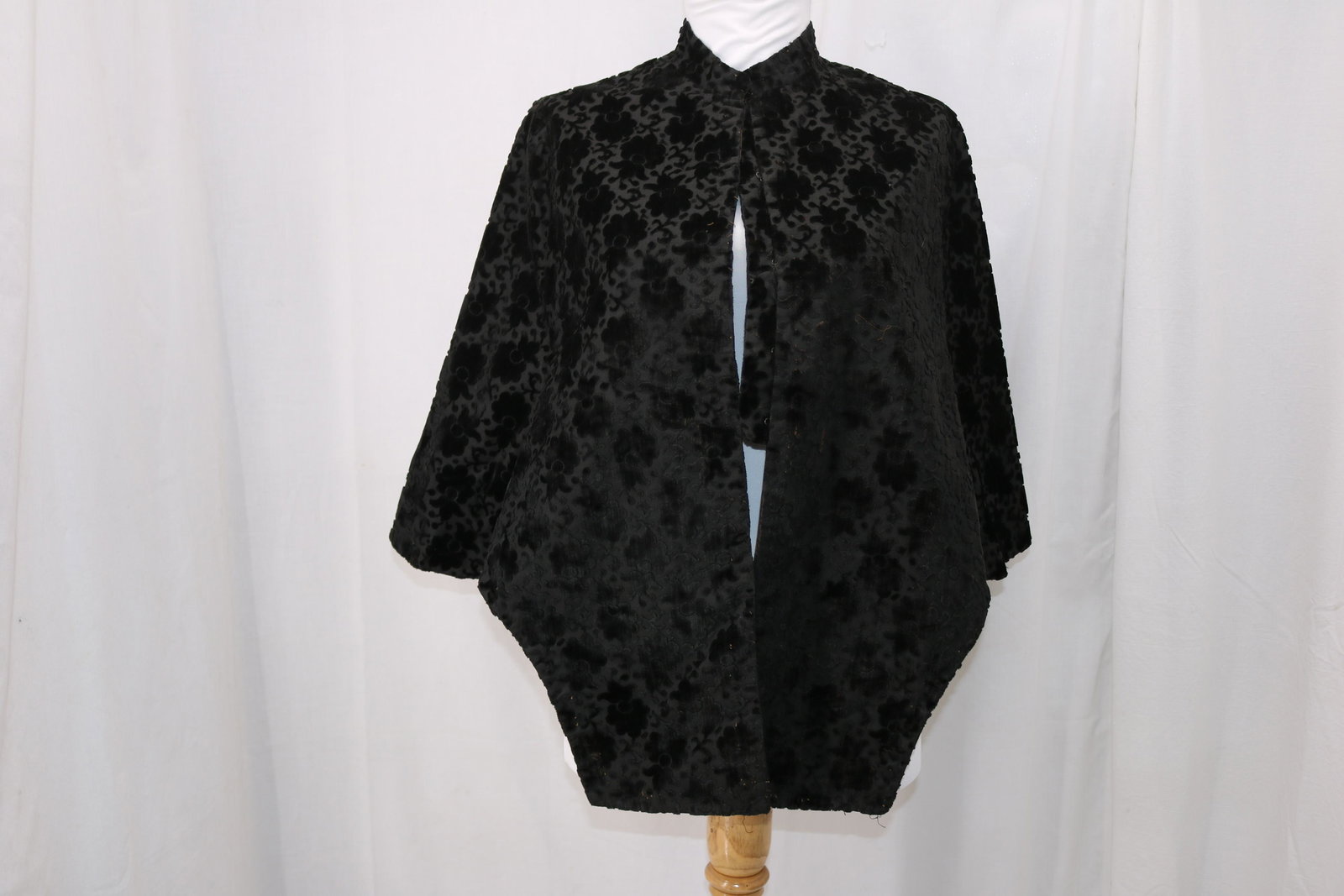 Antique Amish 1800's Ladies Burnt Velvet Brocade Cape: beautiful burnt velvet, silk blend lining with attached waist tie, hook and eye front closure, bustled back detail, good condition.