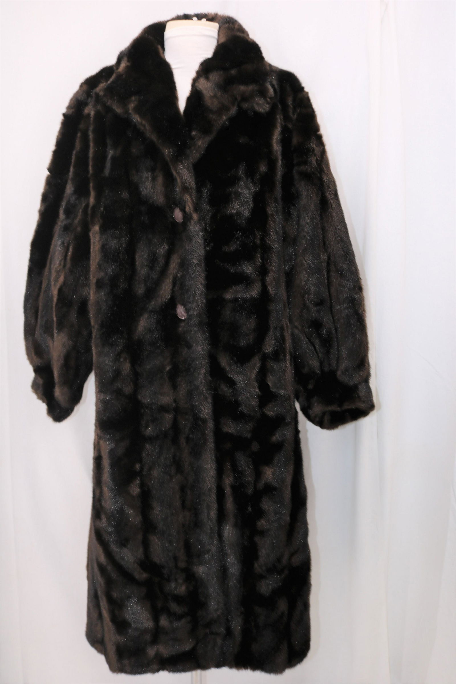 Vintage 1970's Ladies Hillmore of New York Faux Mink: faux mink, fully lined, large wide sleeves, rolled collar, Approx. 50" Bust, good condition.