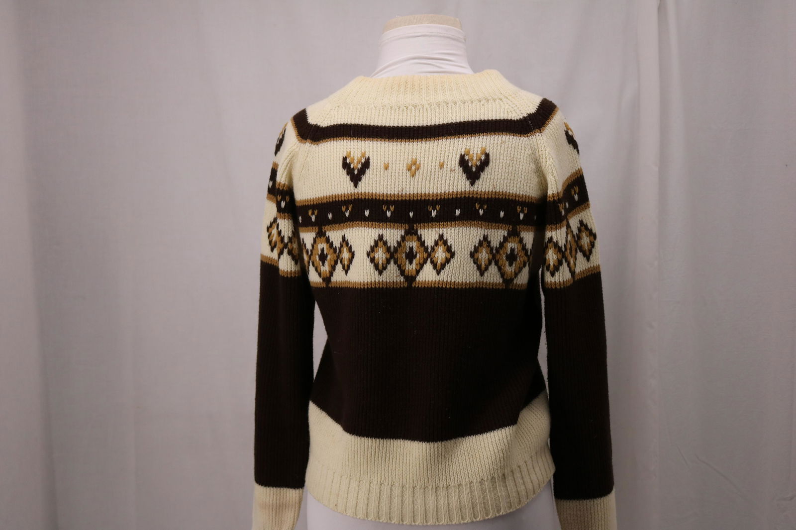 Vintage 1970's J.C. Penney Boys Ski Sweater: long sleeves, high collar, Approx. 38" Chest, 32" Waist, some soil, good condition.