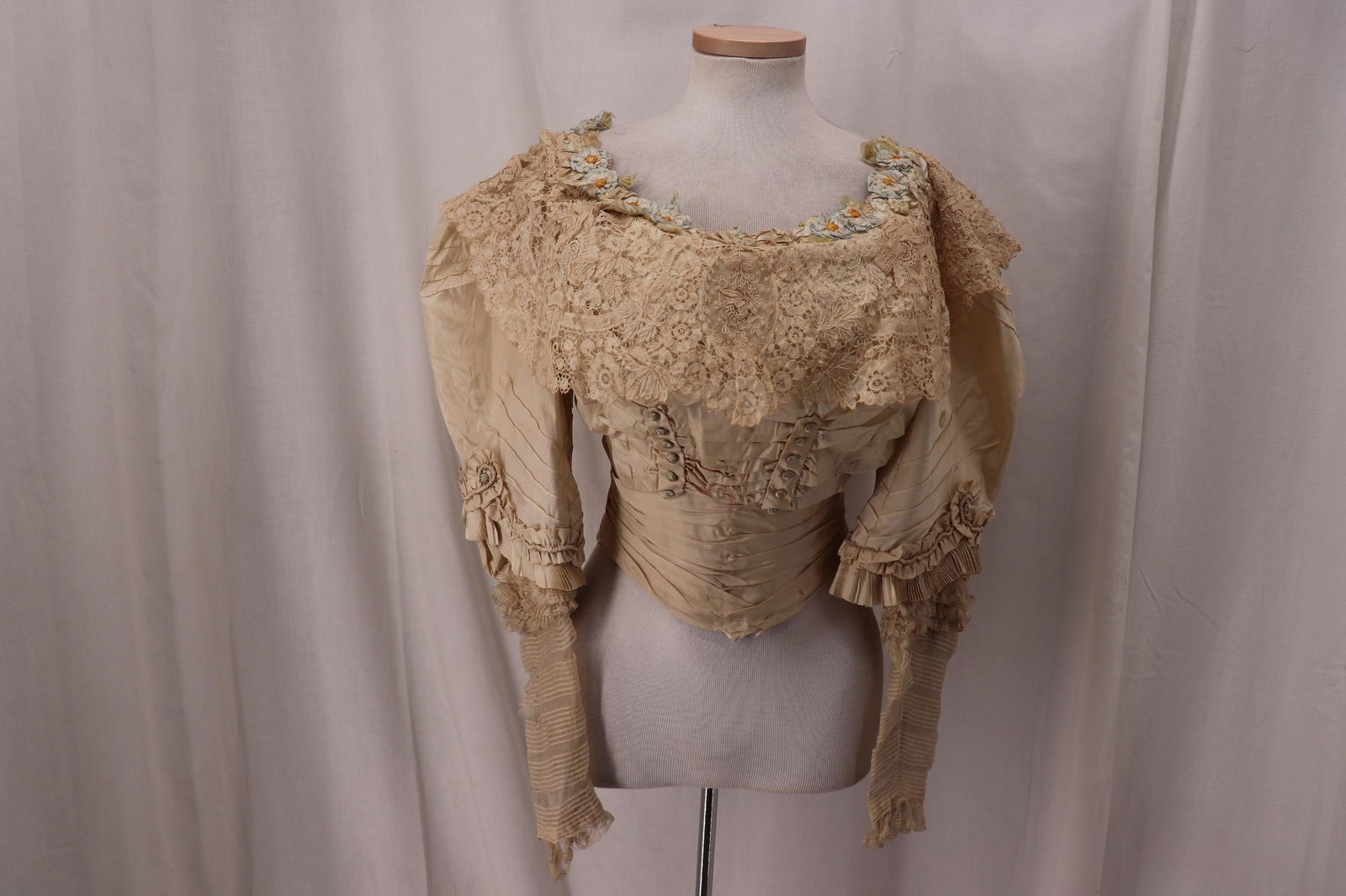 Antique 1910's Silk & Lace Bodice (1 of 13)
