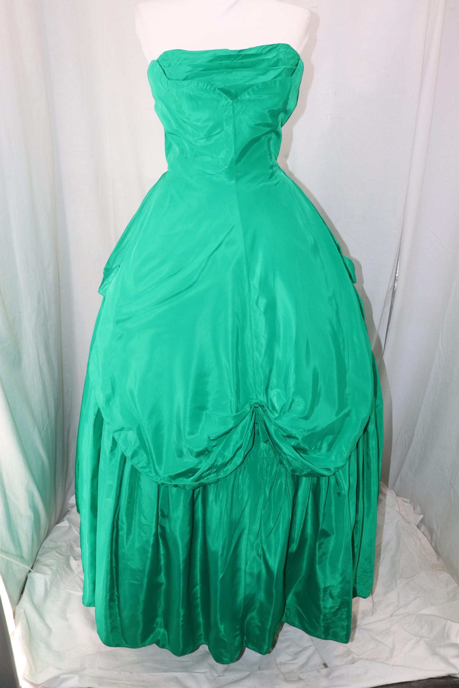 Vintage 1950's Emma Domb Green Formal Gown: strapless, sweetheart neckline with pleated modesty panel, boned bodice, green taffeta blend, tiered bell shaped skirt, scalloped and gathered top tier, gathered bottom tier, bow detail on back, side 