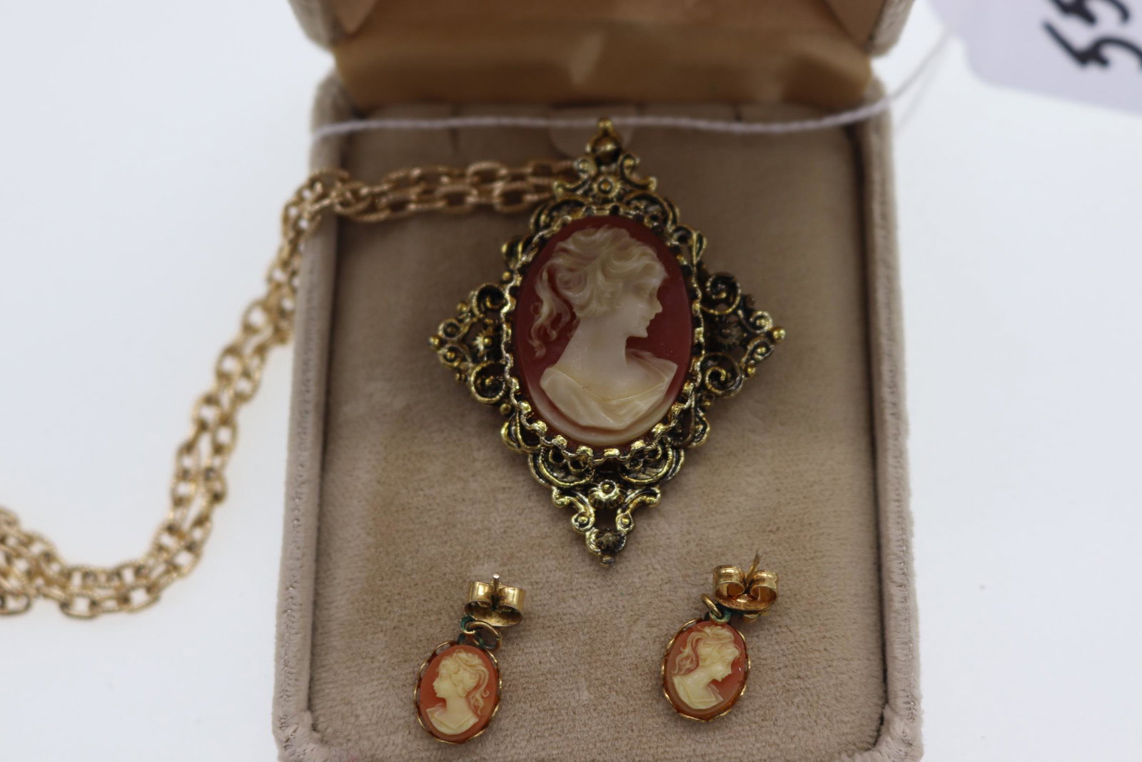 Vintage Signed Gerrys Carved Cameo Brooch/Pendant & (1 of 4)