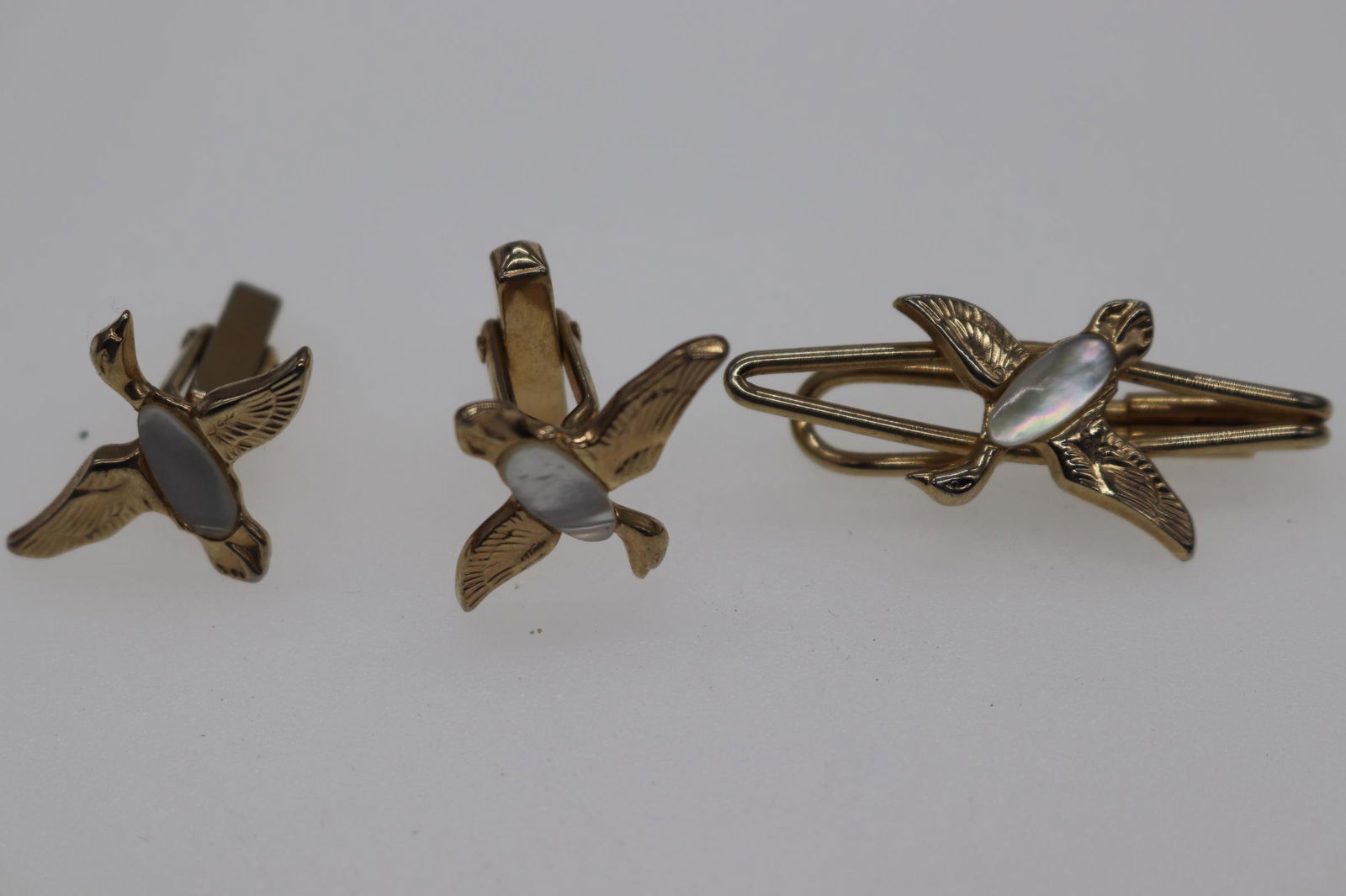Vintage Signed Swank Mother of Pearl Bird Cufflinks & (1 of 2)