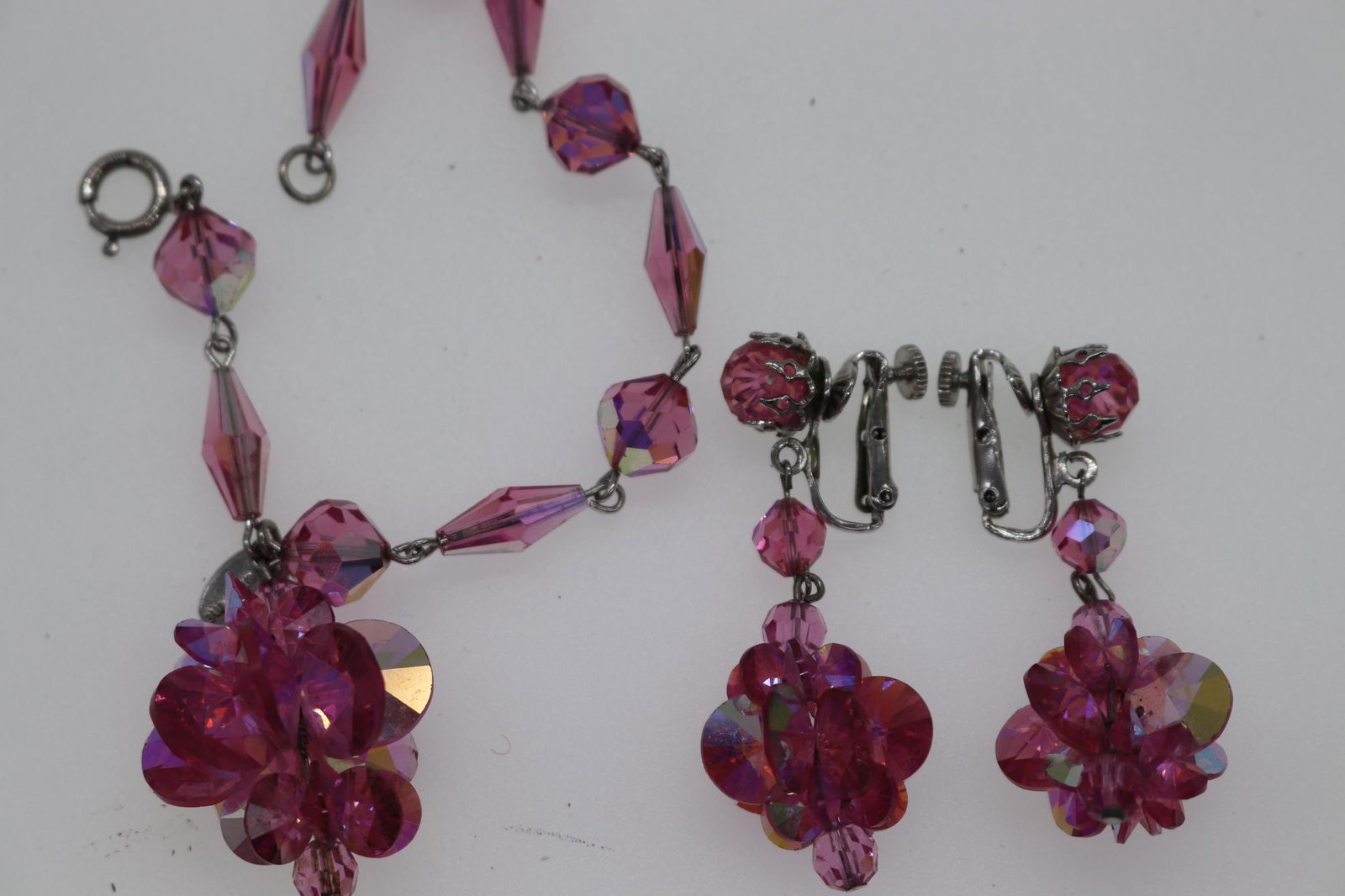 Vintage Signed Vendome Iridescent Pink Bead Bracelet &: iridescent pink glass bead bracelet with dangle pendant, Approx. 8", matching dangle screw-back earrings, Approx. 2", see photos.