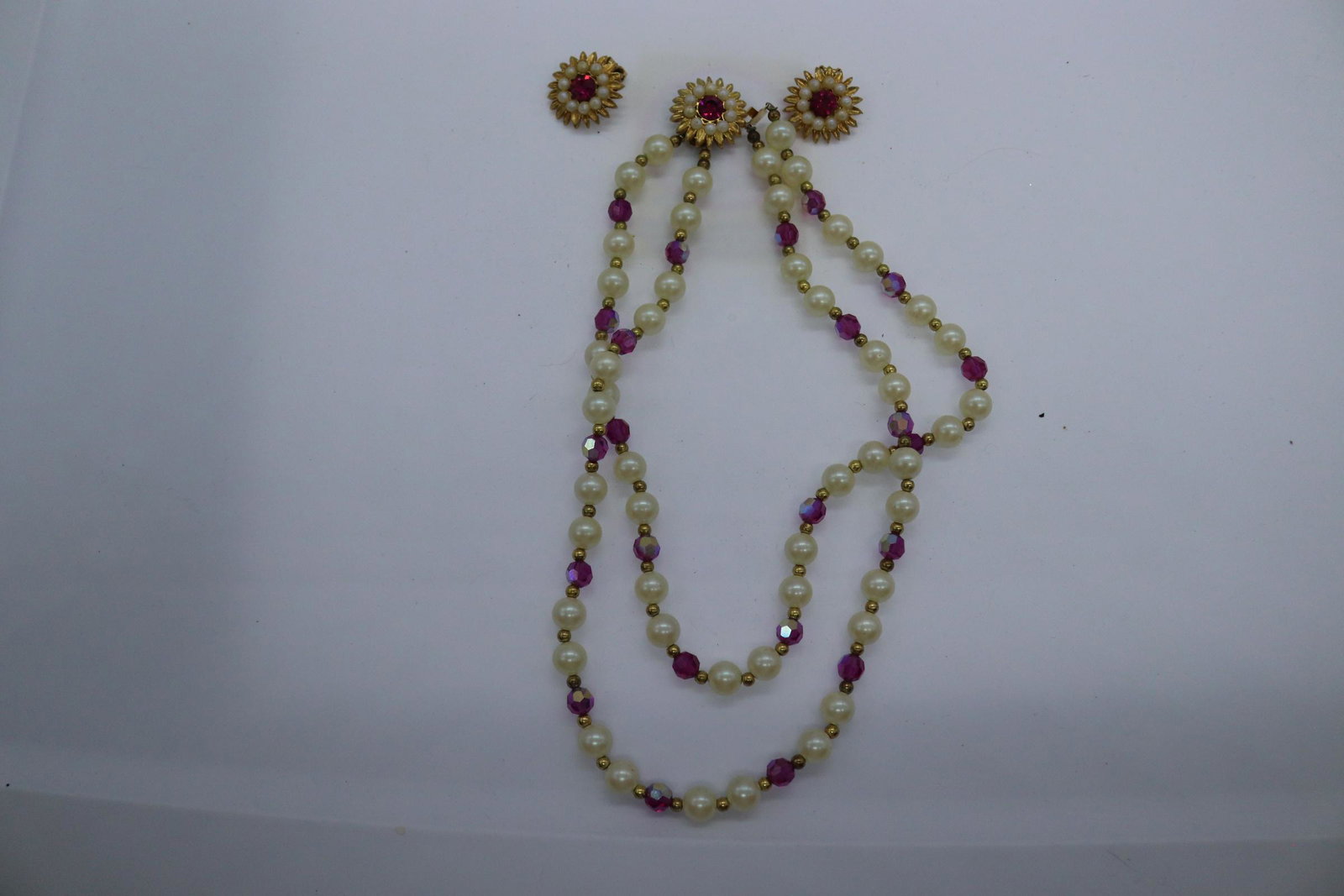 Vintage Beaded Necklace & Clip-On Earrings Set (1 of 3)