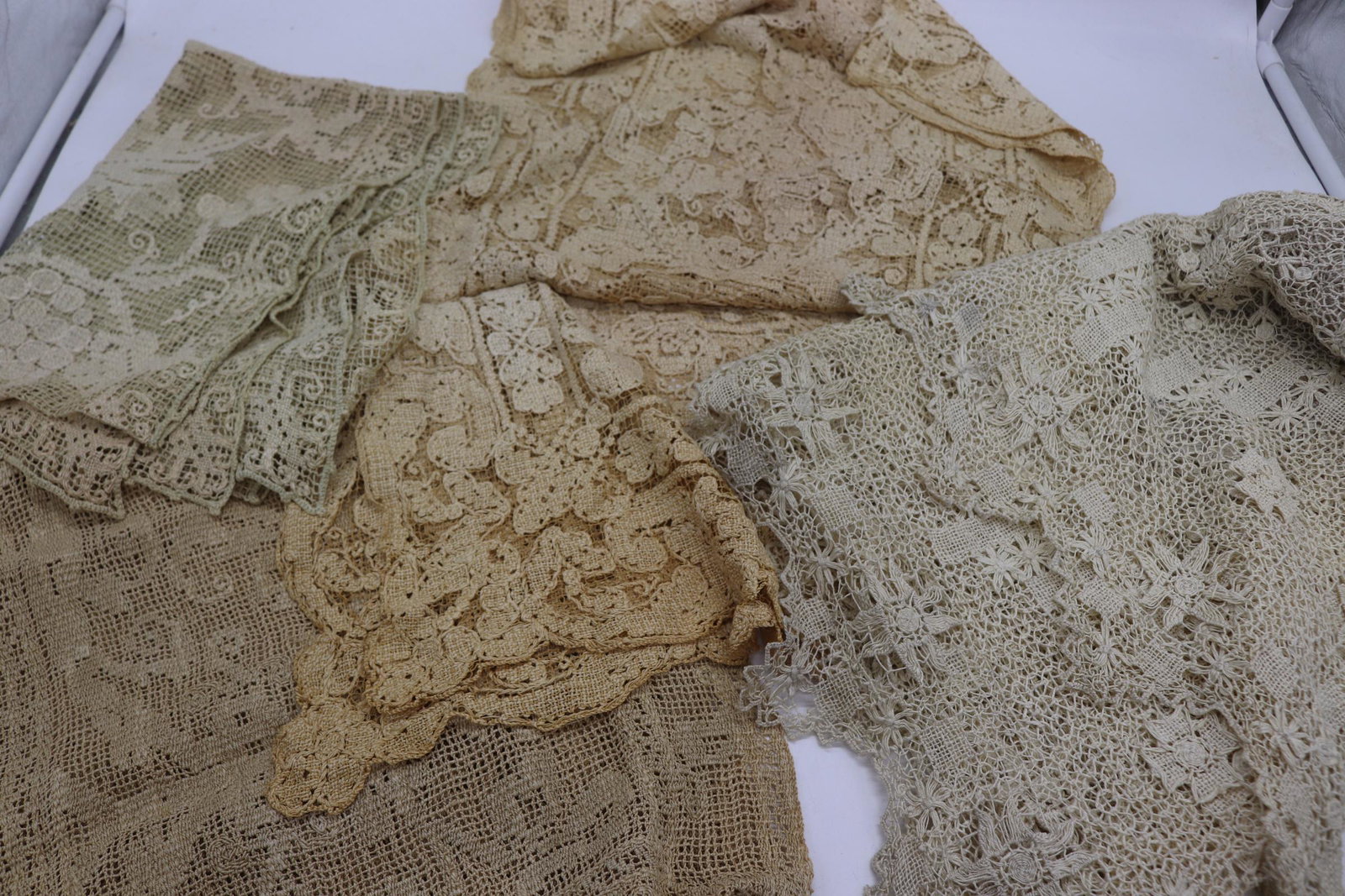 Bag Lot of 4 Vintage Lace Table Runners: see photos.