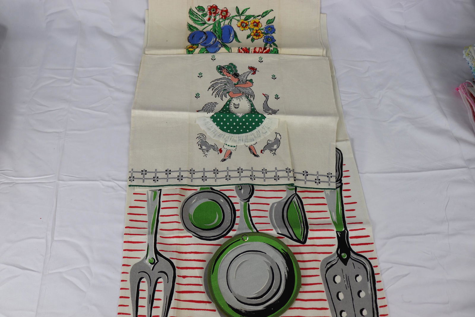 Lot of 3 Vintage Old Store Stock Kitchen Towels (1 of 5)