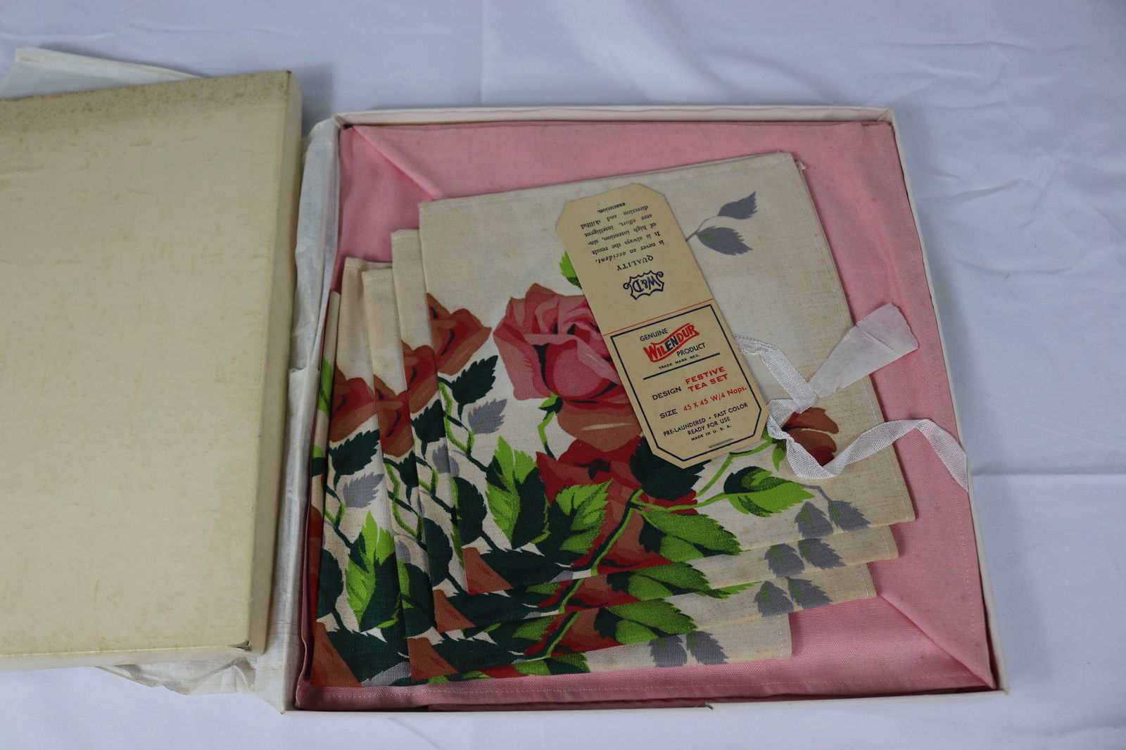 Vintage Old Store Stock Wilendur Tablecloth & Napkins Set (1 of 3)