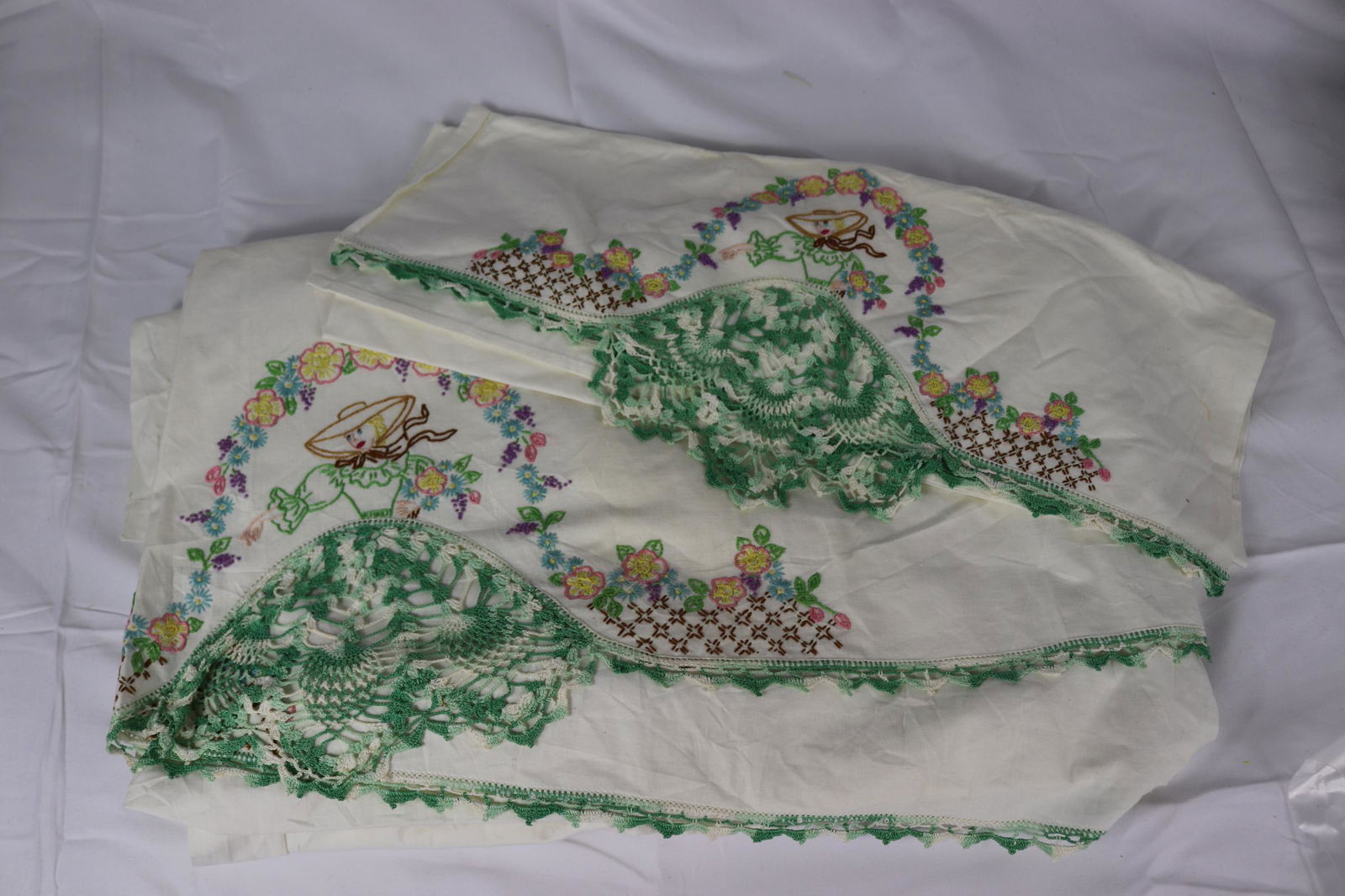 Vintage Embroidered Twin Size Top Sheet & Pillowcase (1 of 4)