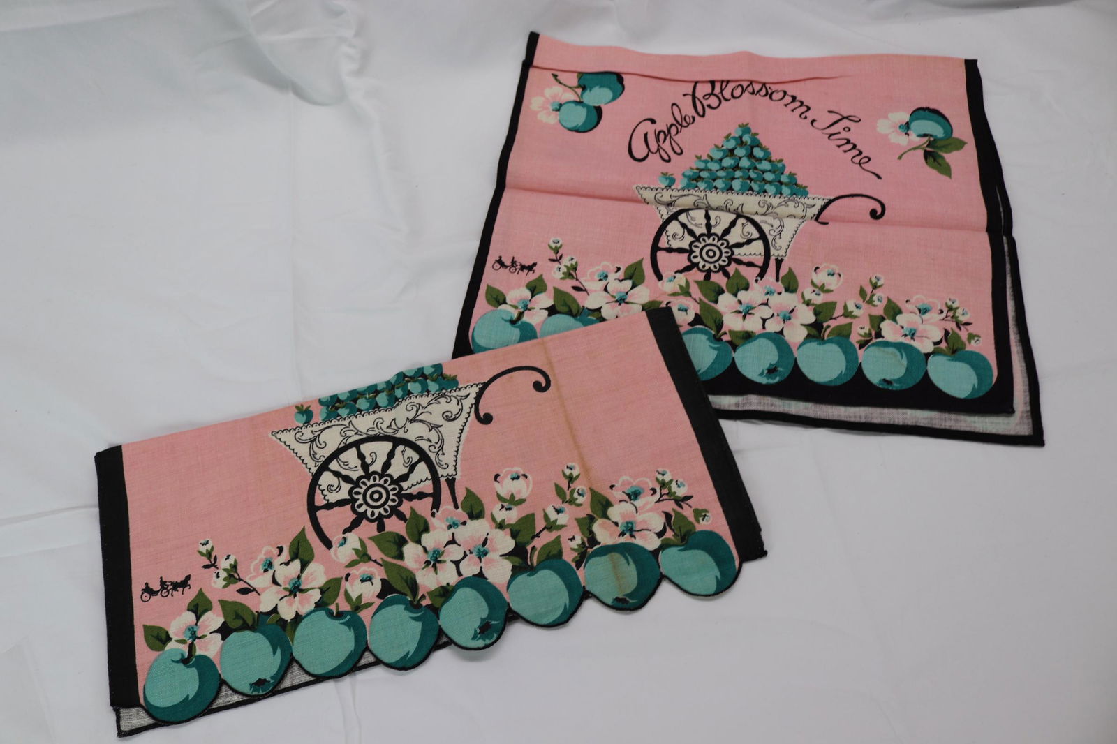 Set of 2 Vintage "Apple Blossom Time" Kitchen Towels (1 of 5)
