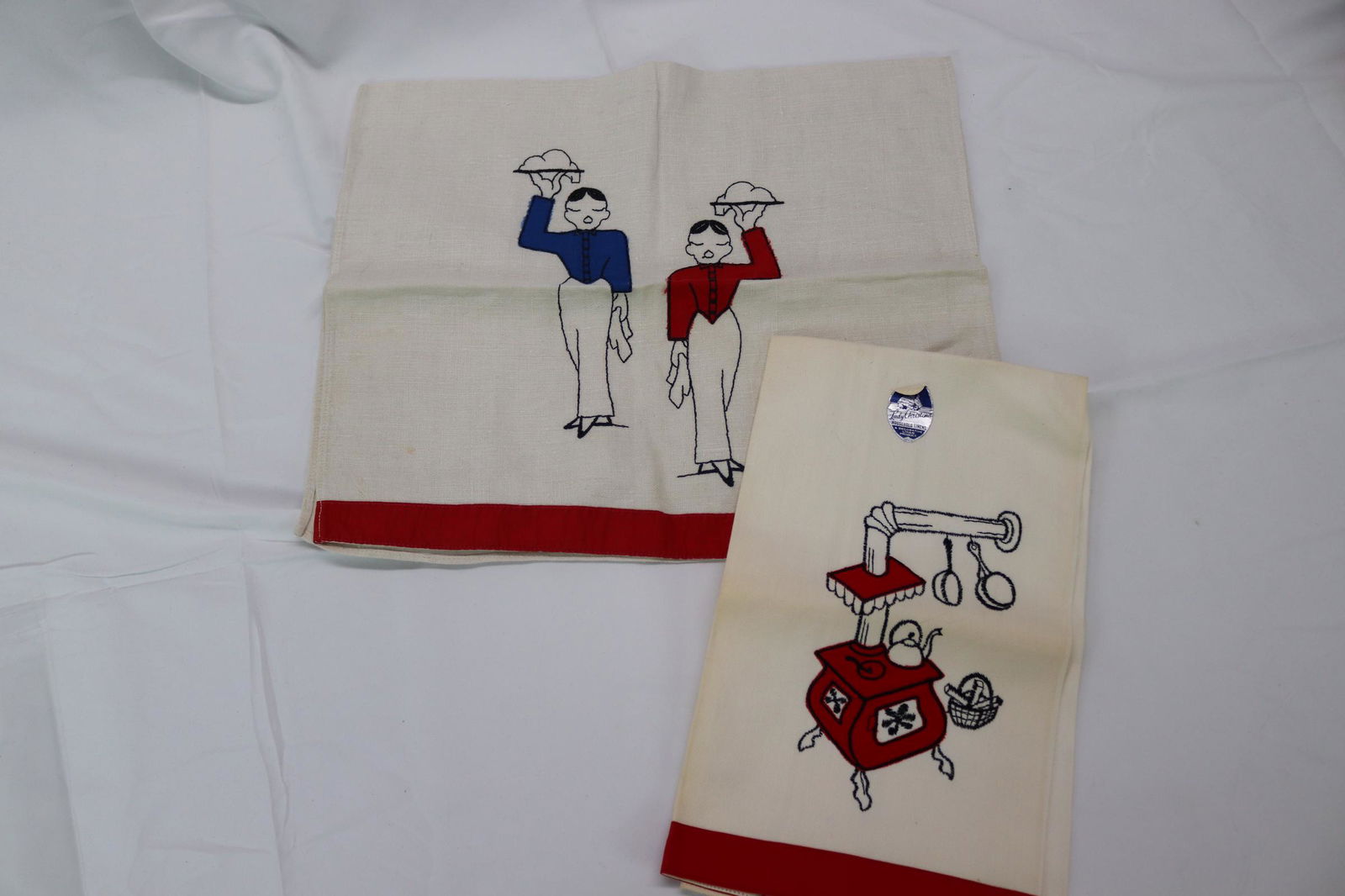 Lot of 2 Vintage Red & White Kitchen Towels (1 of 5)