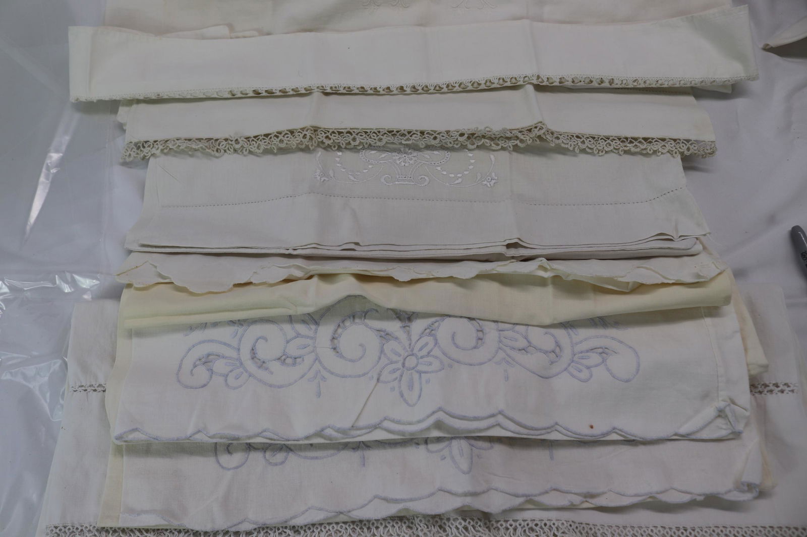 Lot of 8 Vintage Pillow Cases (1 of 8)