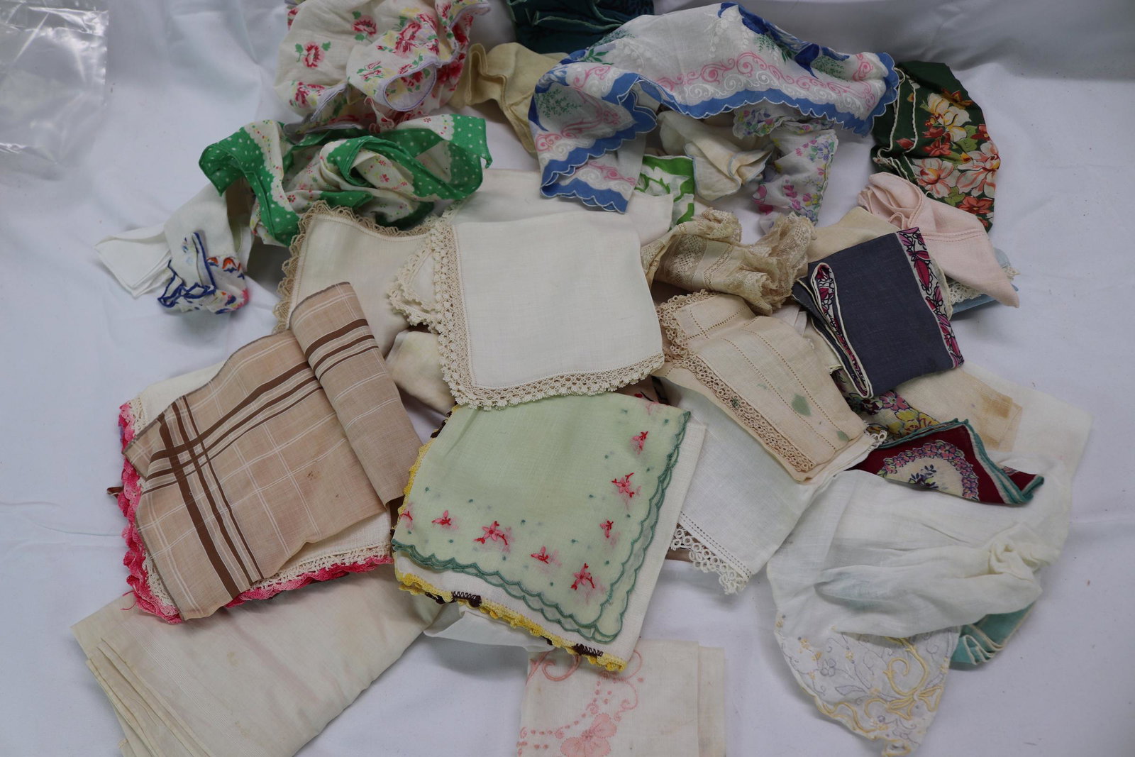 Bag Lot of 43 Vintage Hankies: see photos.