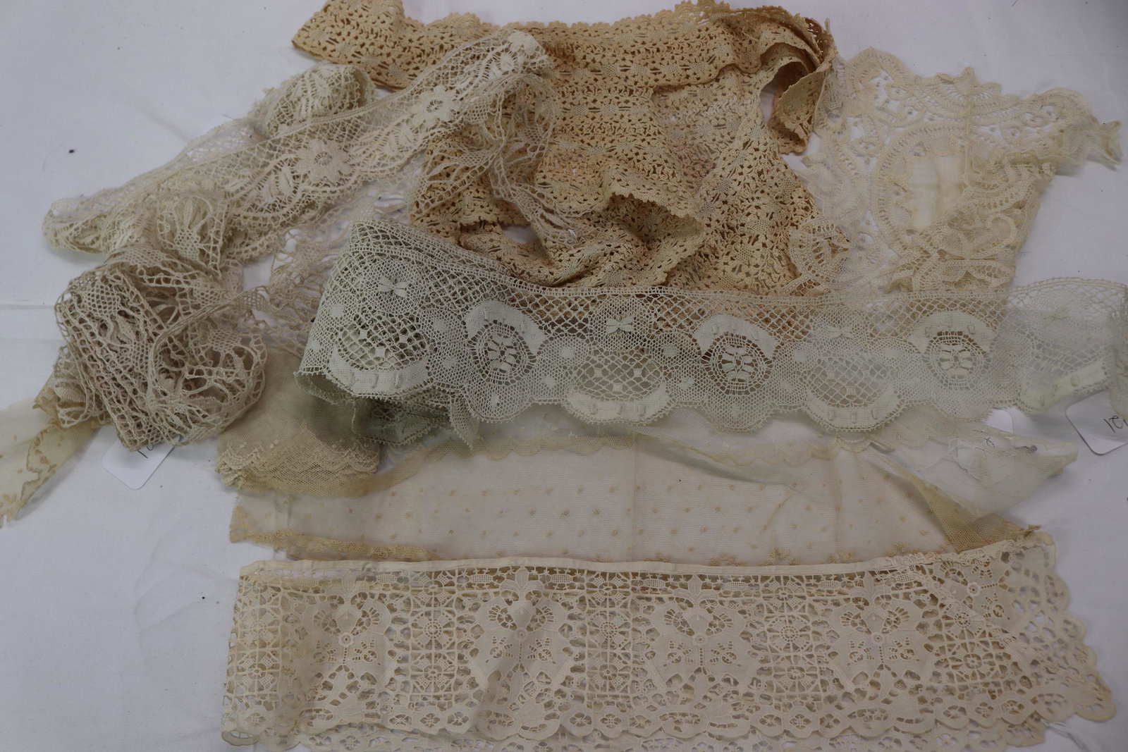 Lot of Vintage Lace Trims: see photo's
