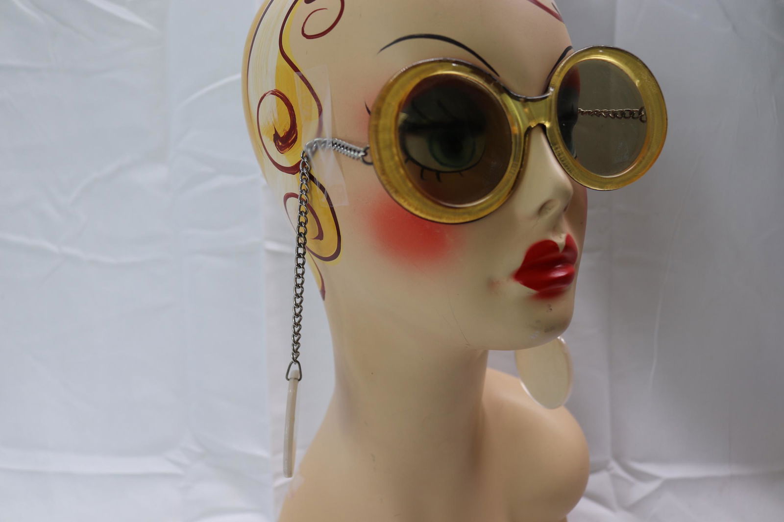 Vintage 1960's Mod Dangle Chain Sunglasses (1 of 4)