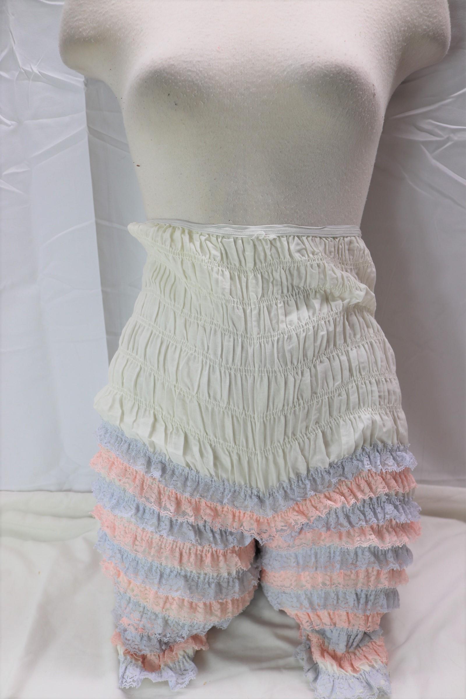 Vintage Malco Modes Ruffled Petti pants/Bloomers: old store stock, size extra large, good condition, see photos.