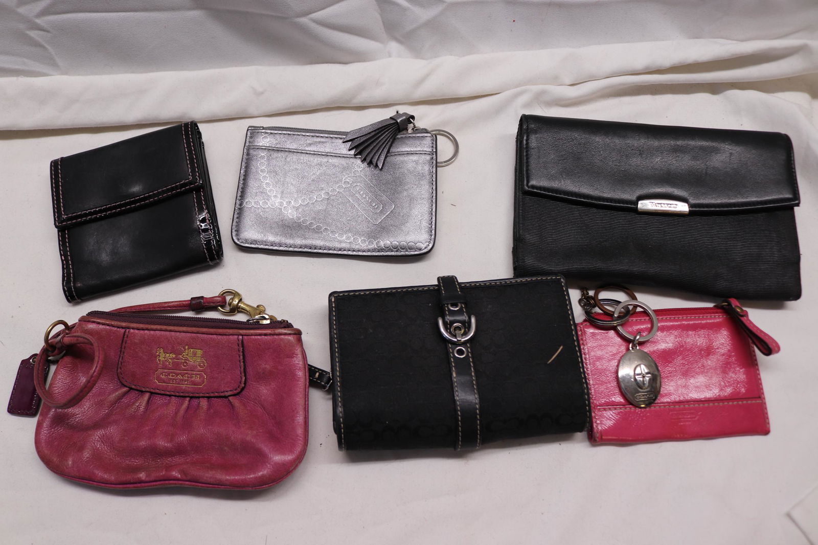 Lot of 6 Vintage Designer Wallets (1 of 20)