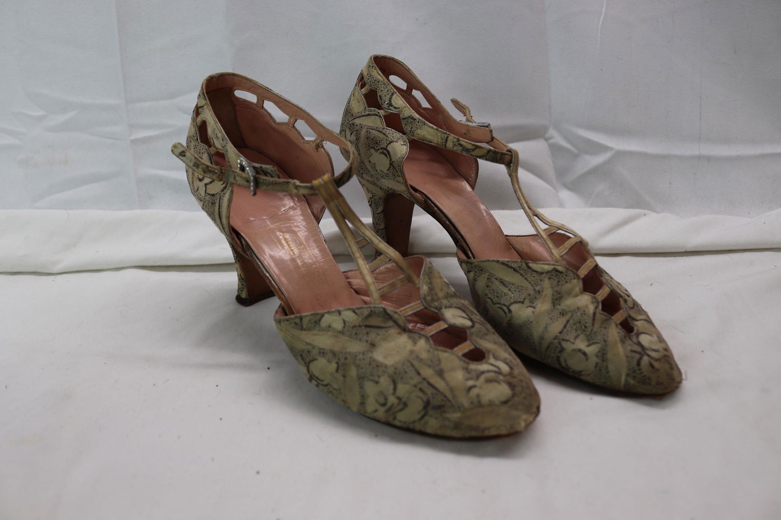 Vintage 1920's Thayer McNeil Company Boston Heels (1 of 6)