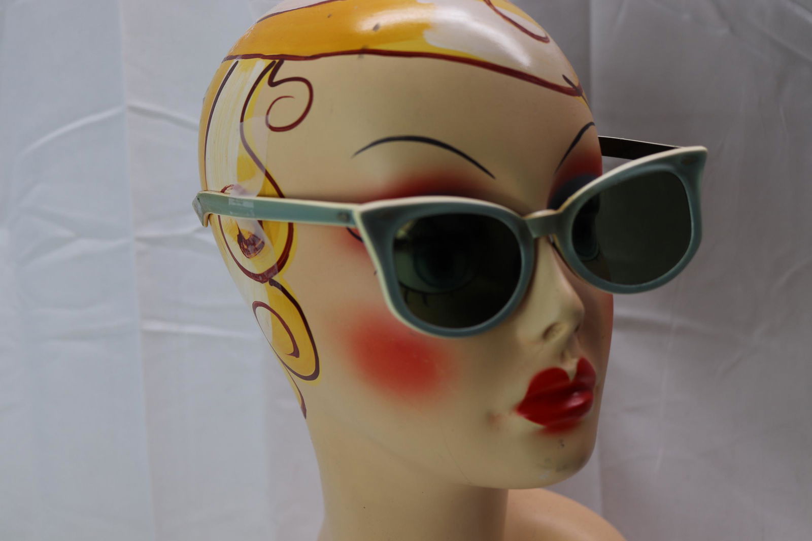 Vintage 1950's Calobar Cat Eye Sunglasses: approx. 5.5" temple to temple, some scratches, see photos.