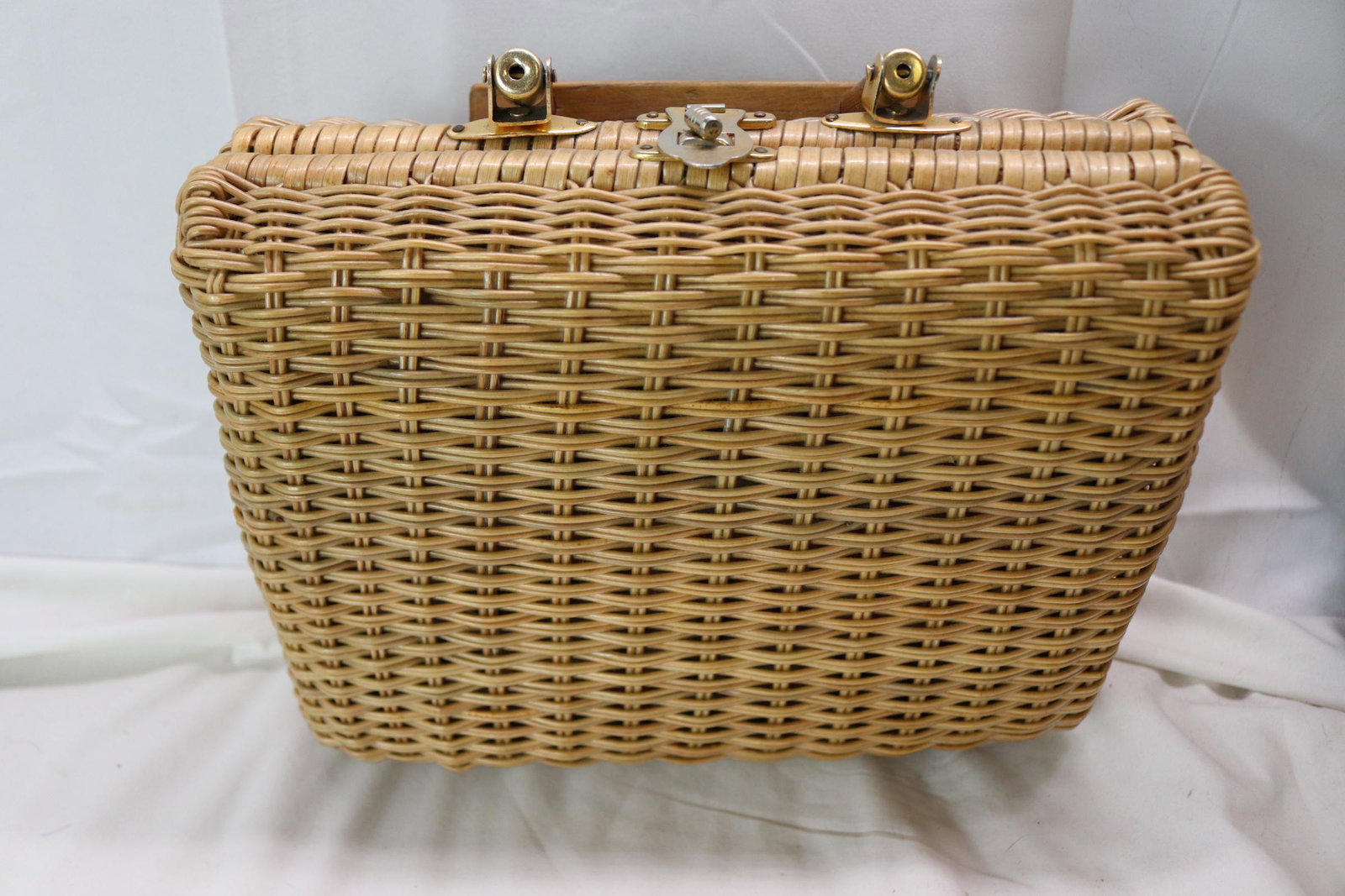 Vintage 1960's Mr. Jonas Wicker Basket Purse: made in Hong Kong, good condition, see photos.