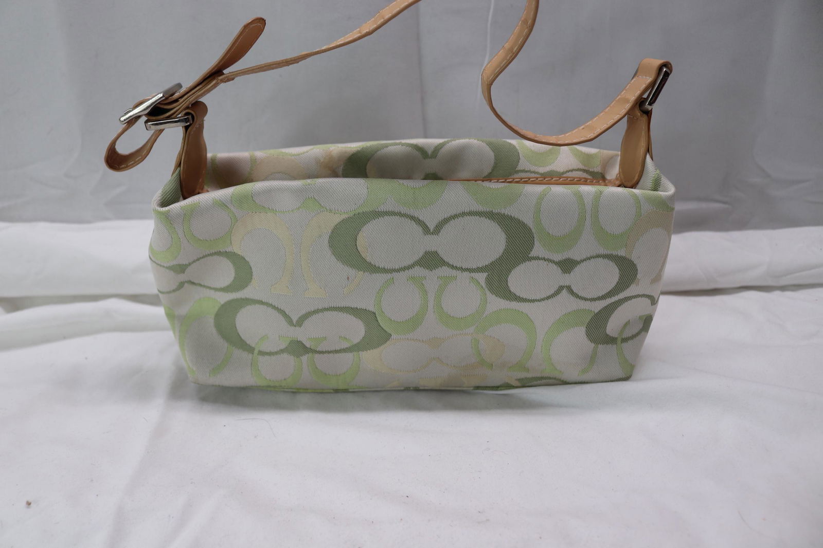 Vintage Coach Signature Handbag: not authenticated, good condition, see photos.