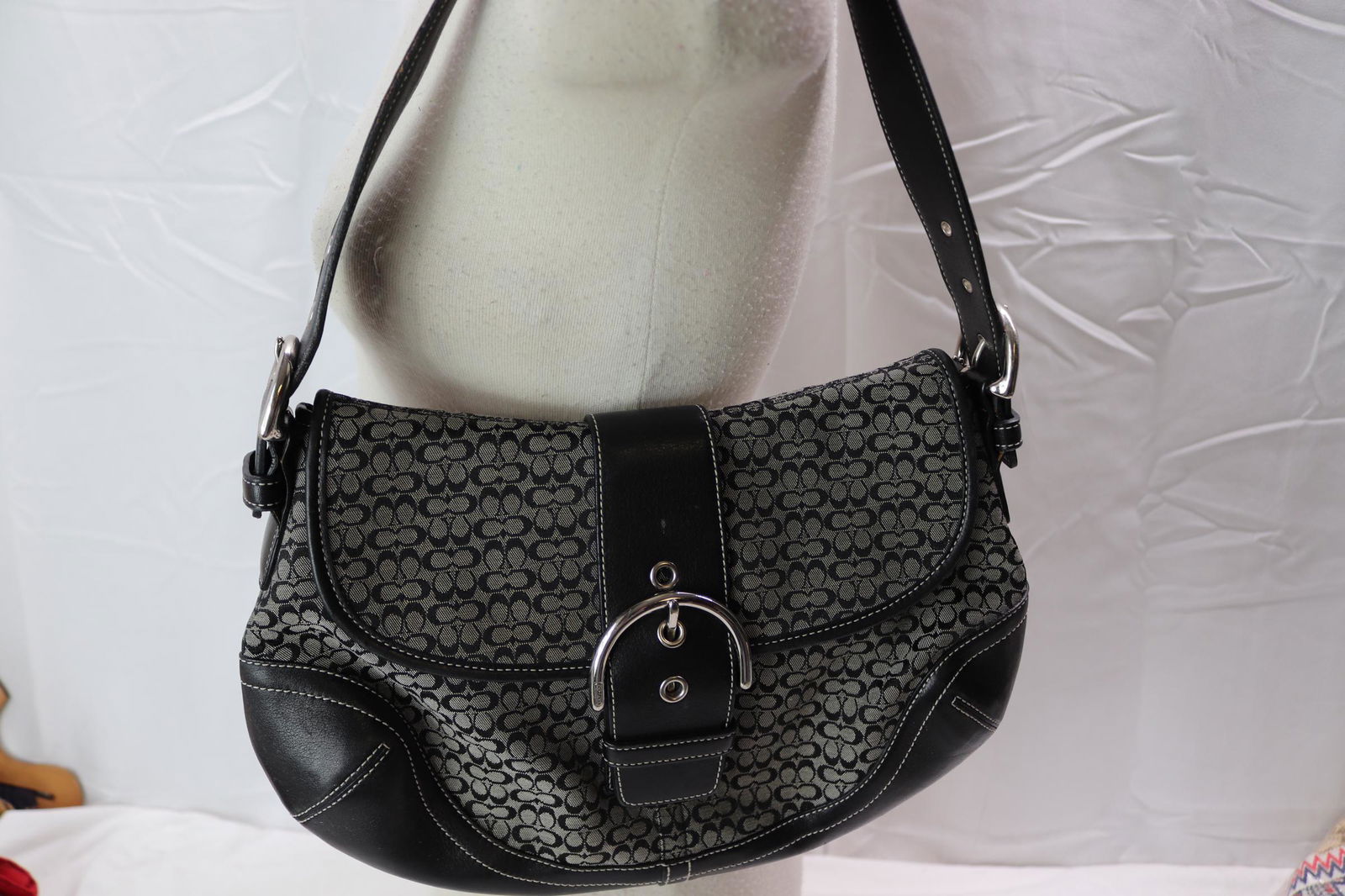 Vintage Coach Soho Signature Hobo Bag No. F042 6808 Vintage Coach Soho Signature Hobo Bag No. F042 6808