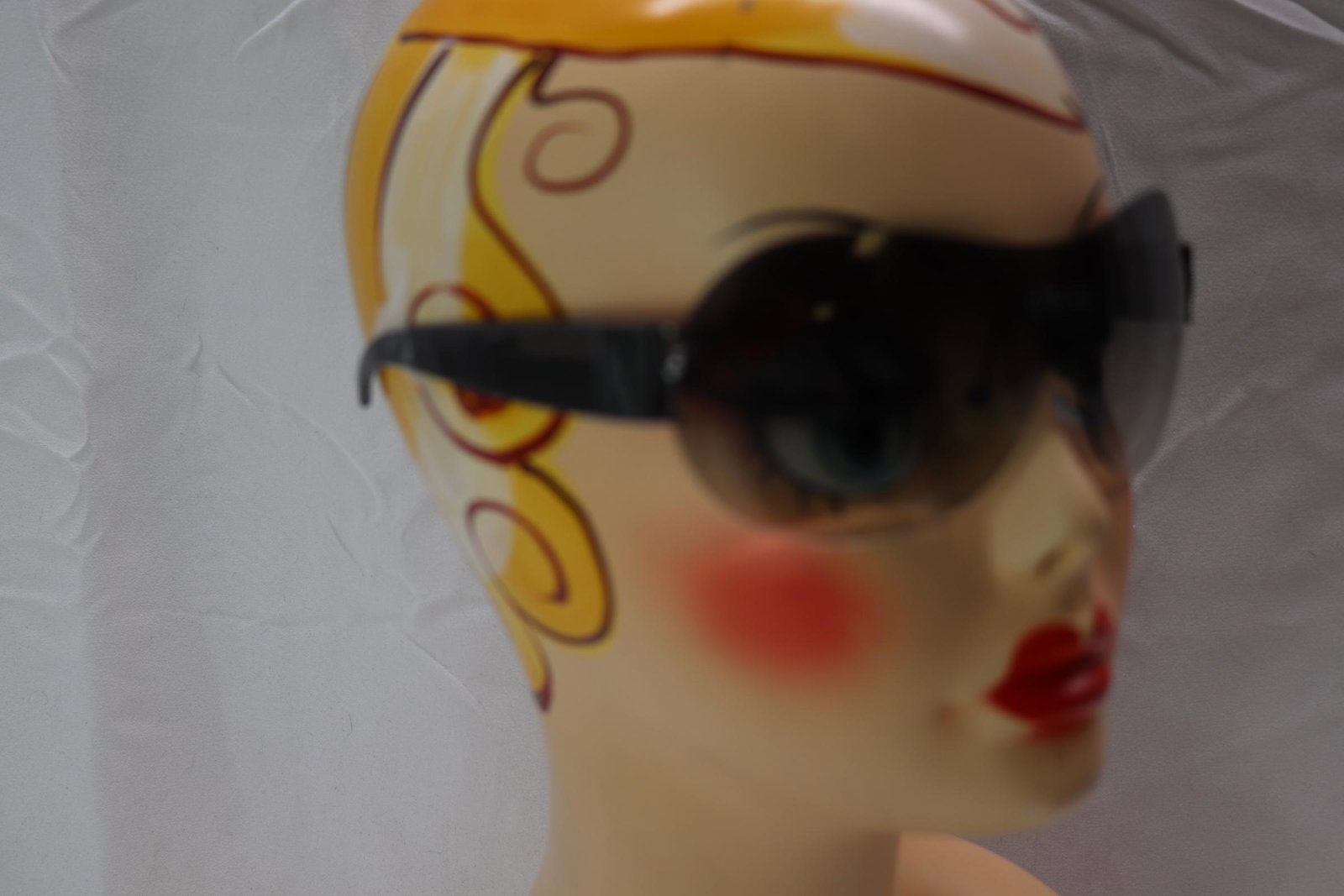 Vintage Gianfranco Ferre Sunglasses: some scratches, see photos.