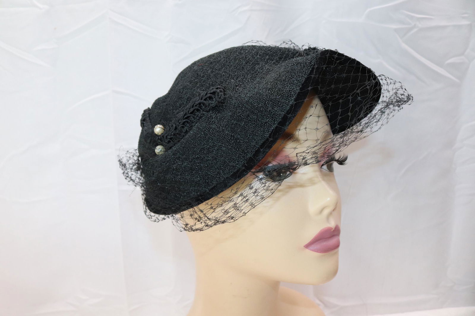 Vintage 1940's/50's Black Capulet Hat With Netting (1 of 5)