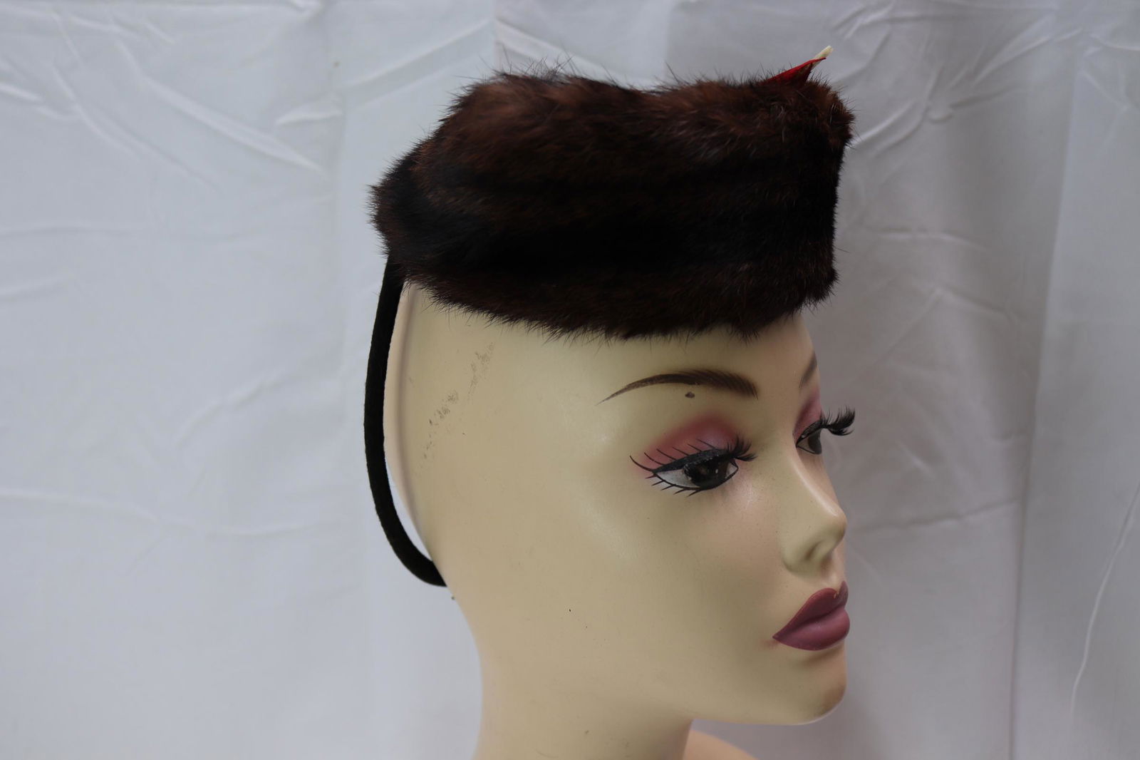 Vintage 1940's/50's Mink Fascinator With Feather Bird Detail: see photos for condition.