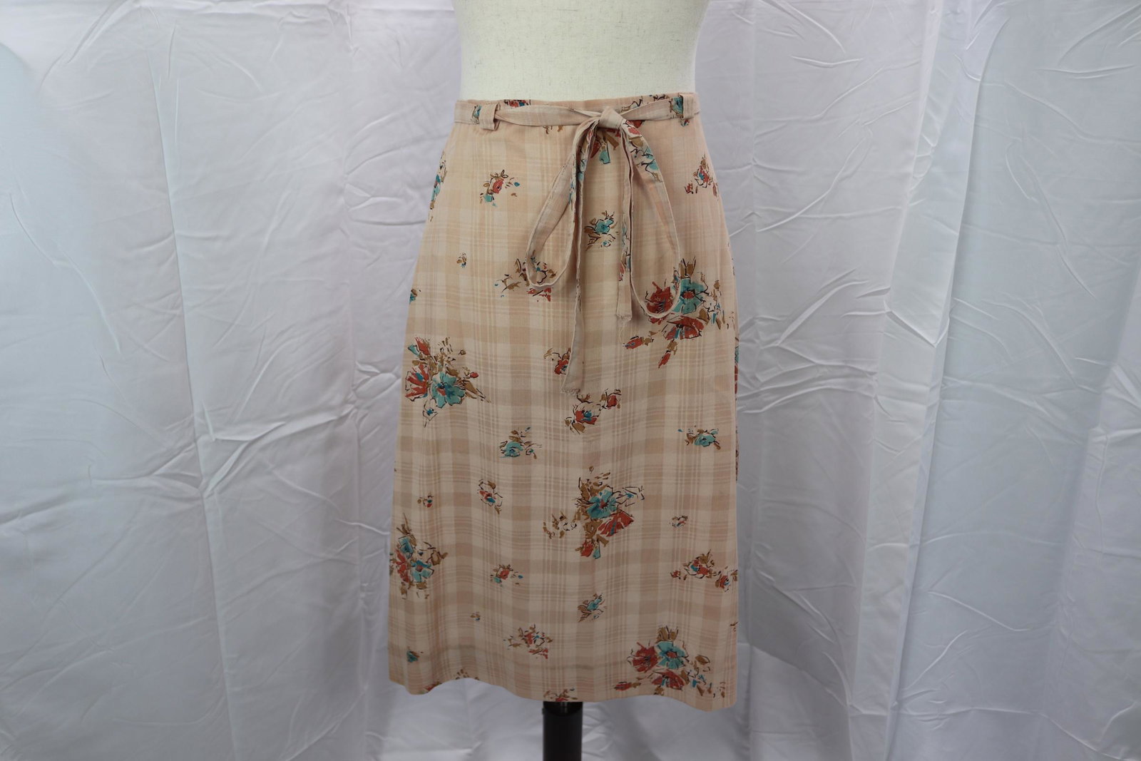 Vintage 1970's Tan Floral Wrap Around Skirt: approx. 26" waist, good condition, see photos.