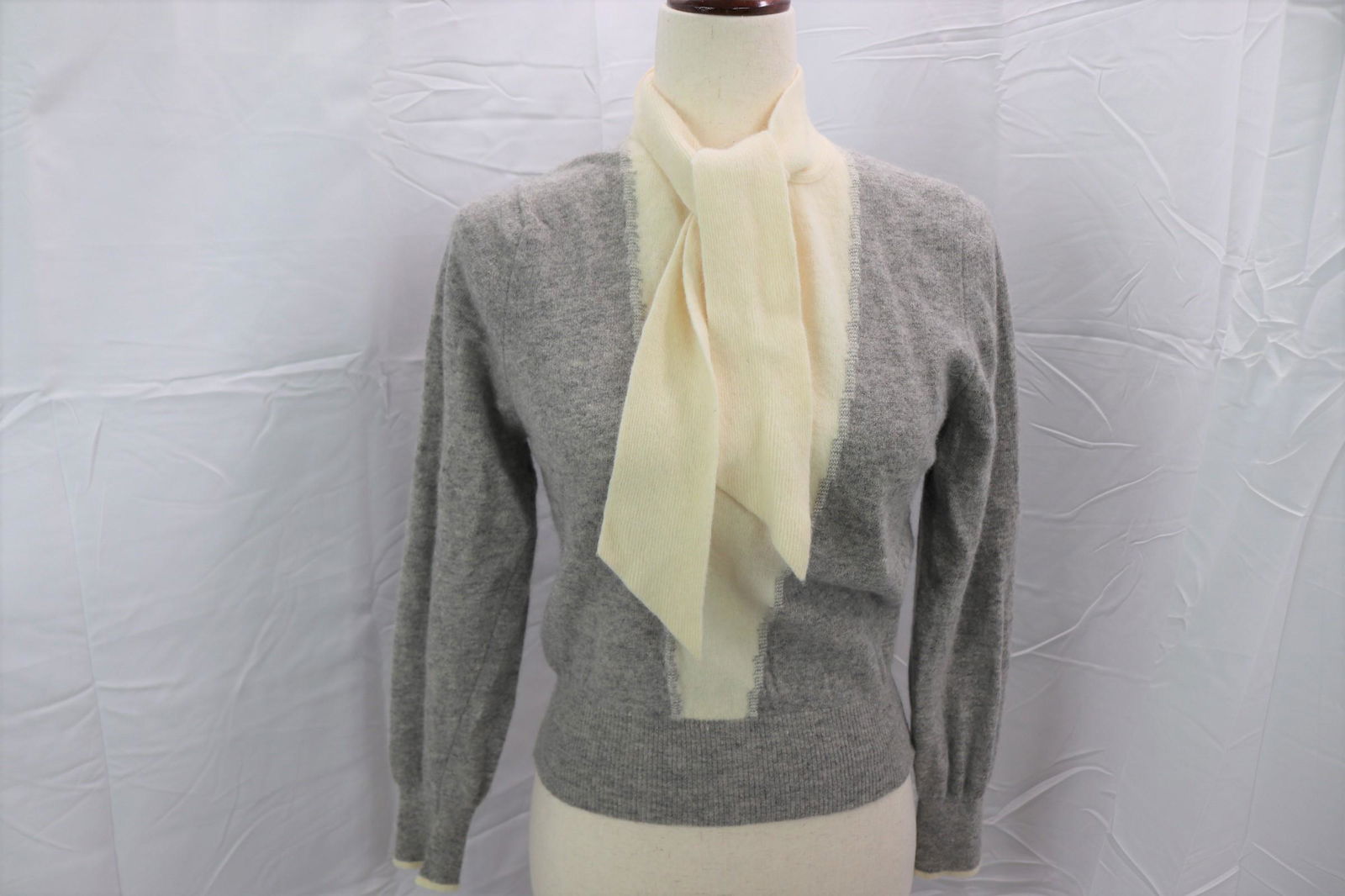 Vintage 1950's Glengarry Fully Fashioned Sweater: wool blend, approx. 36 bust, 28 waist, good condition, see photos.