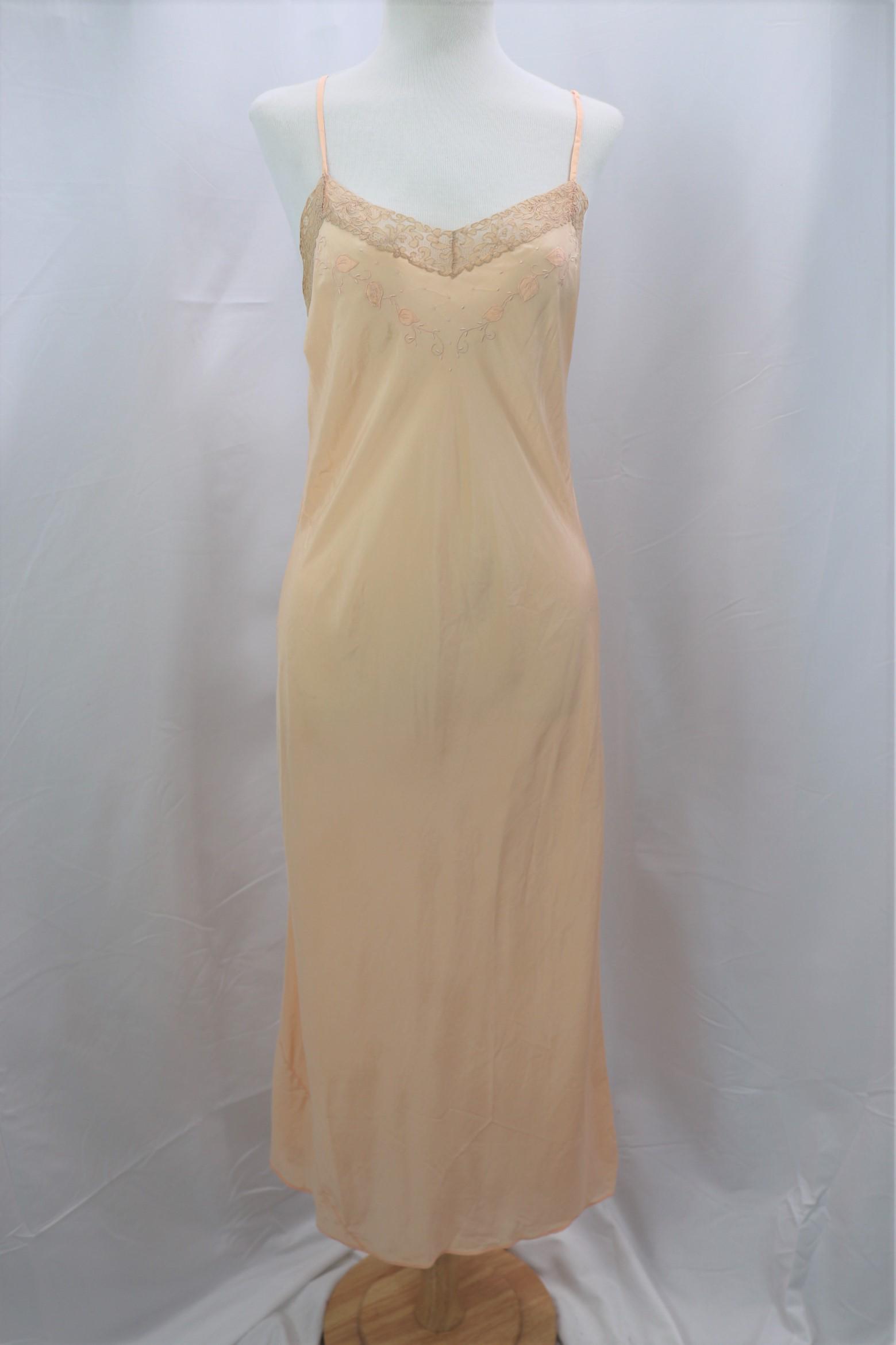 Vintage 1930's Slip/Negligee With Embroidery & Lace Trim: approx. 36 bust, 34 waist, good condition, see photos.