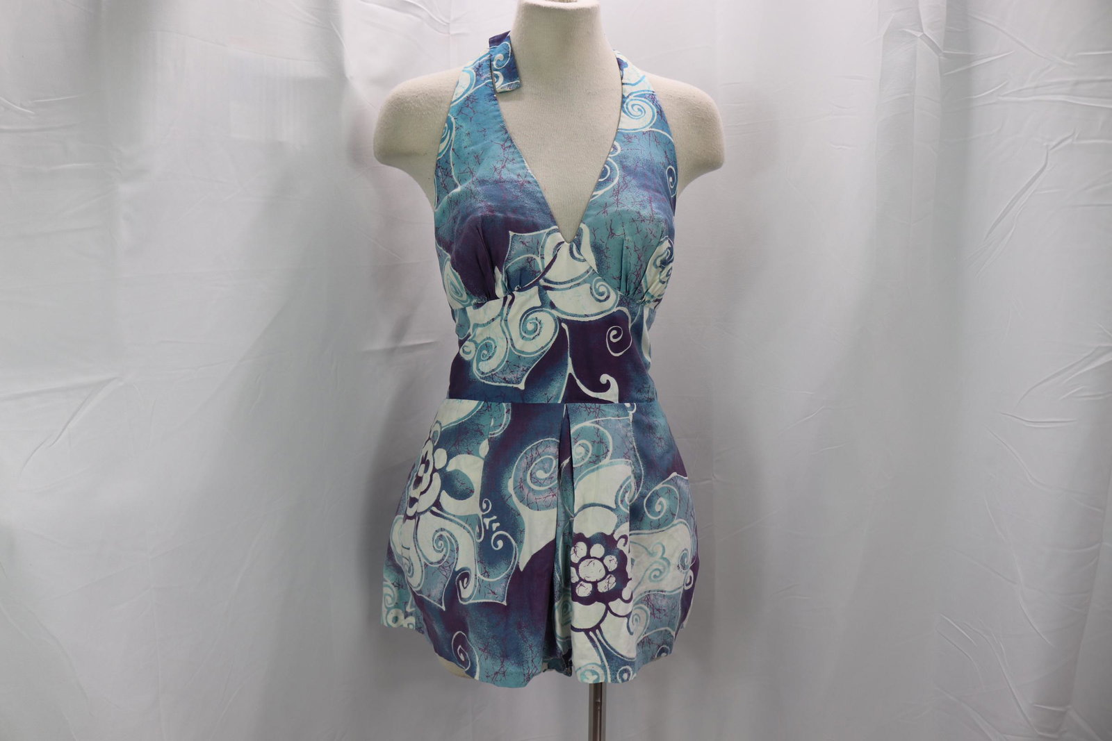 Vintage 1970's Sun Fashions of Hawaii Halter Top Playsuit: approx. 34 bust, 28 waist, has some stains on back, see photos.