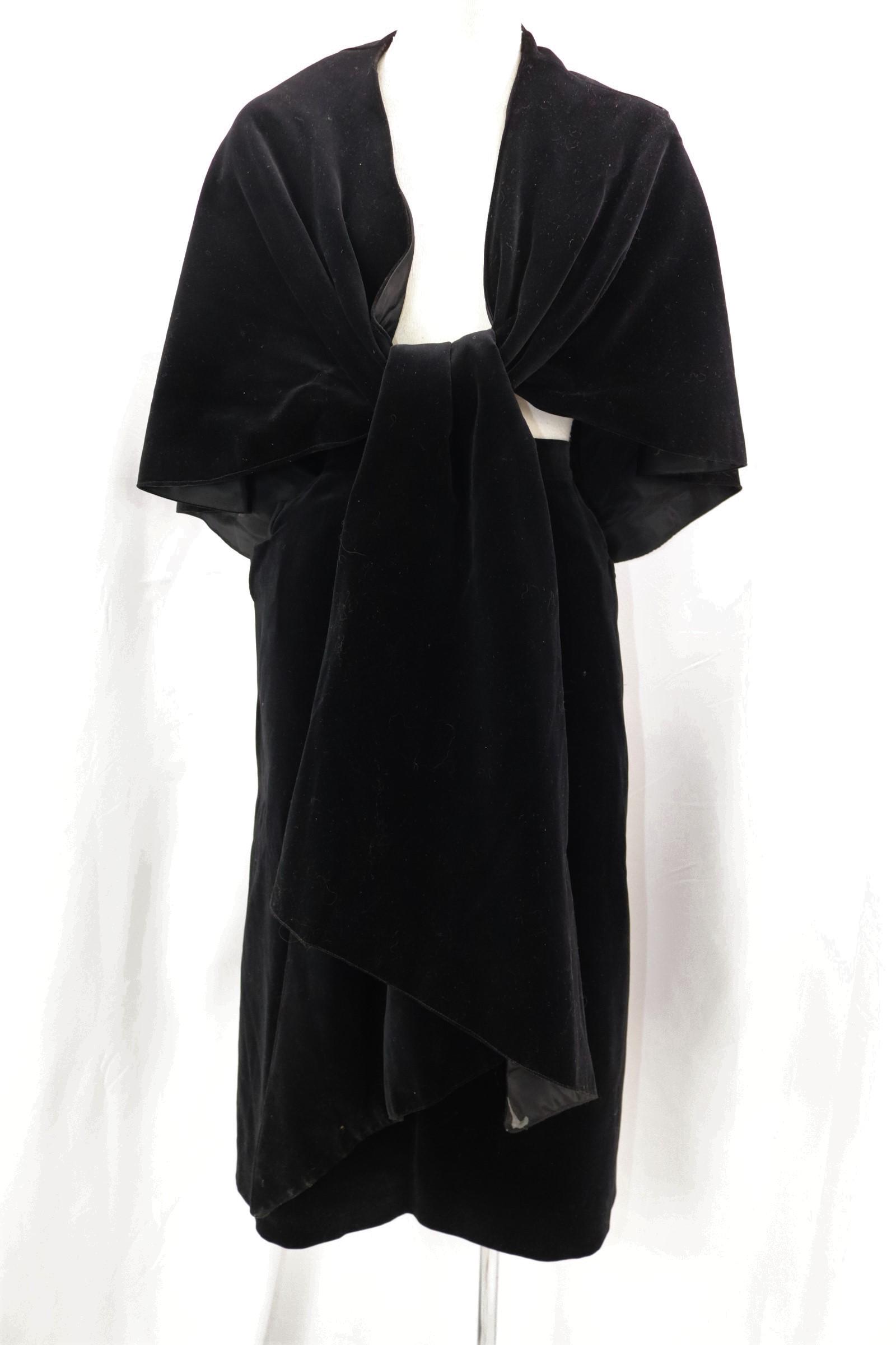 Vintage 1940's/50's Black Velvet Skirt & Cape/Wrap: skirt approx.36 waist, good condition, see photos.