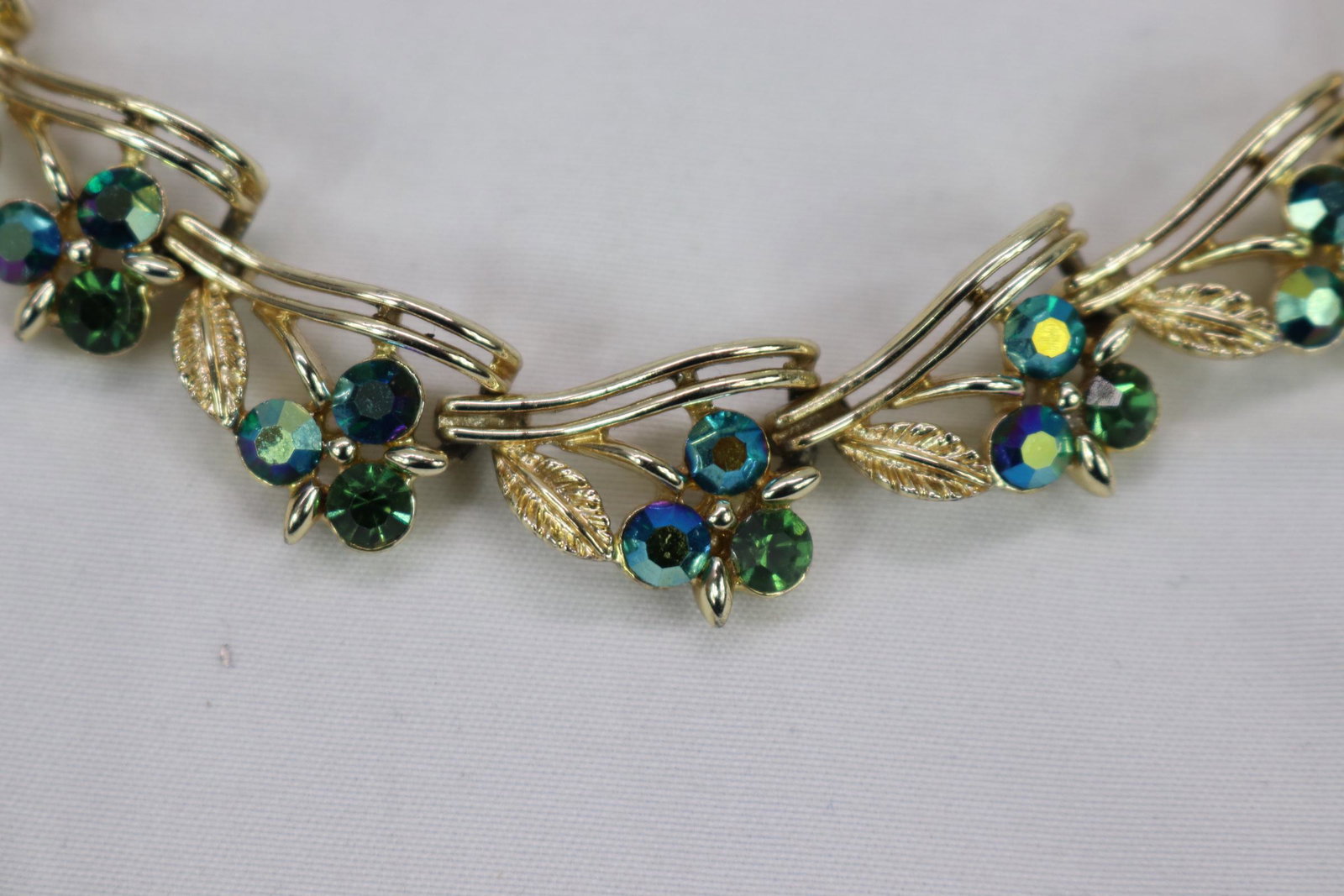 Vintage Lisner Necklace With Blue & Green Iridescent Stones: approx. 16"