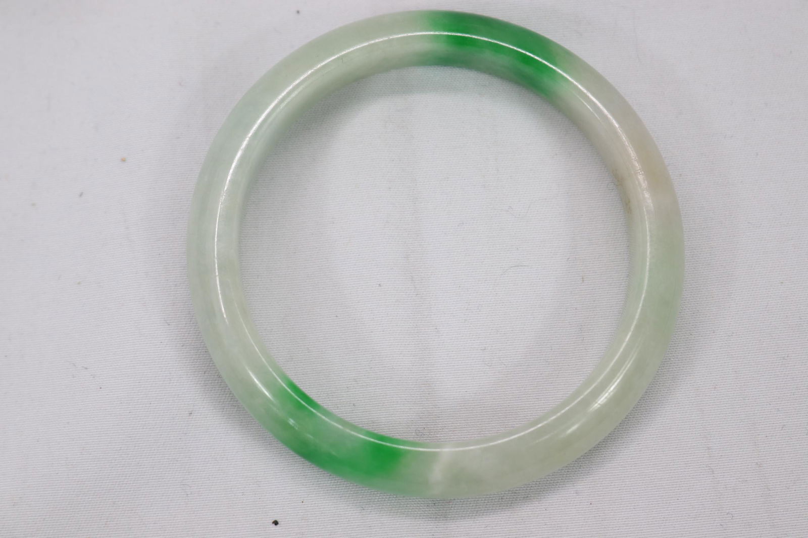 Vintage Apple Green Jade Bangle (1 of 3)