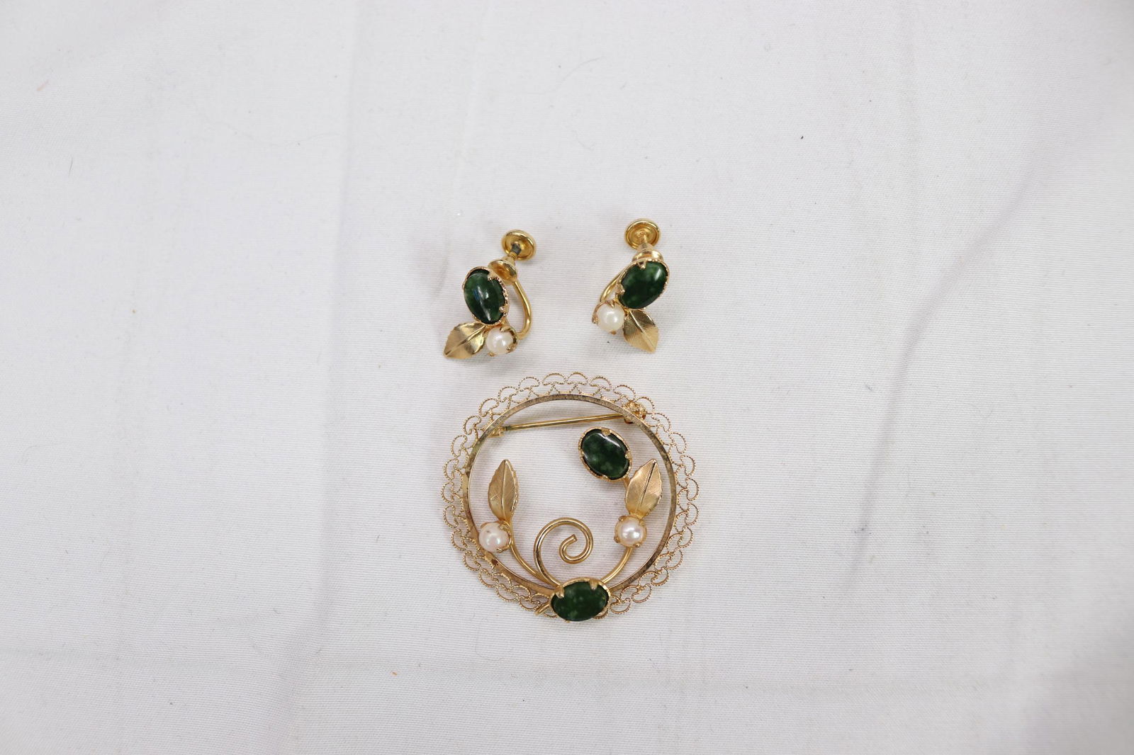 Vintage Gold Filled Brooch & Earrings Set With Jade & Pearls: Brooch marked 12K G.F. D'Or, approx. 1.5", screw-back earrings marked 1/20 12K G.F. D'Or, approx. .5"